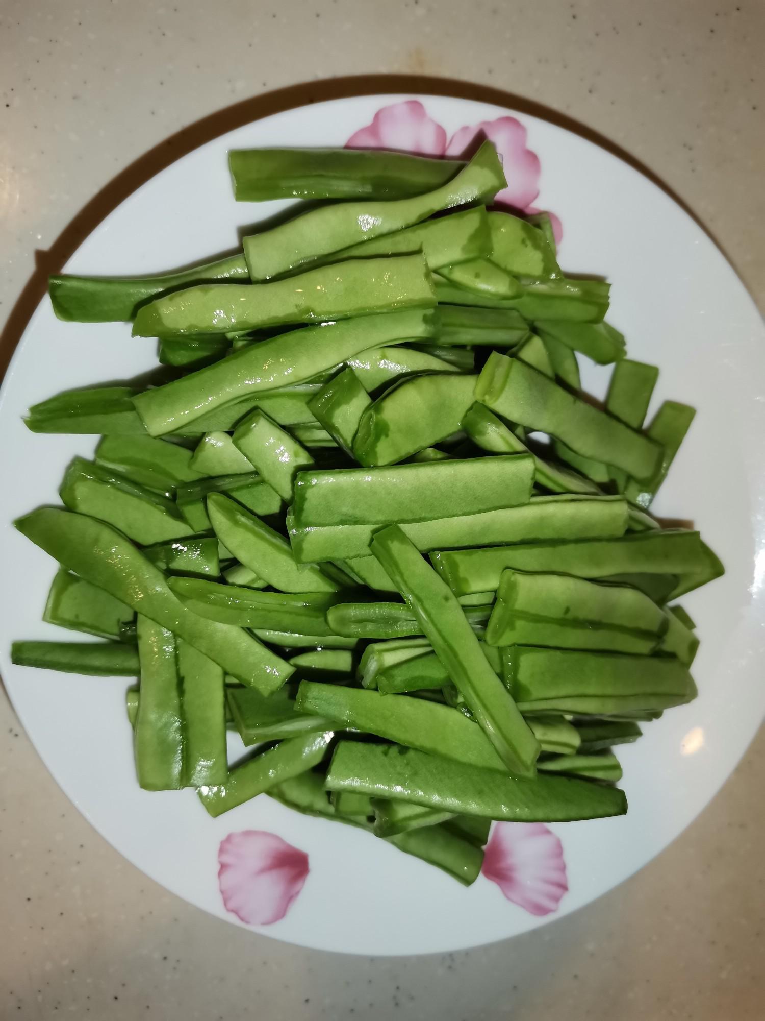 扁豆角炒肉絲的做法-家常味炒菜譜-易網(wǎng)健康養(yǎng)生網(wǎng) 扁豆角炒肉絲的做法-家常味炒菜譜