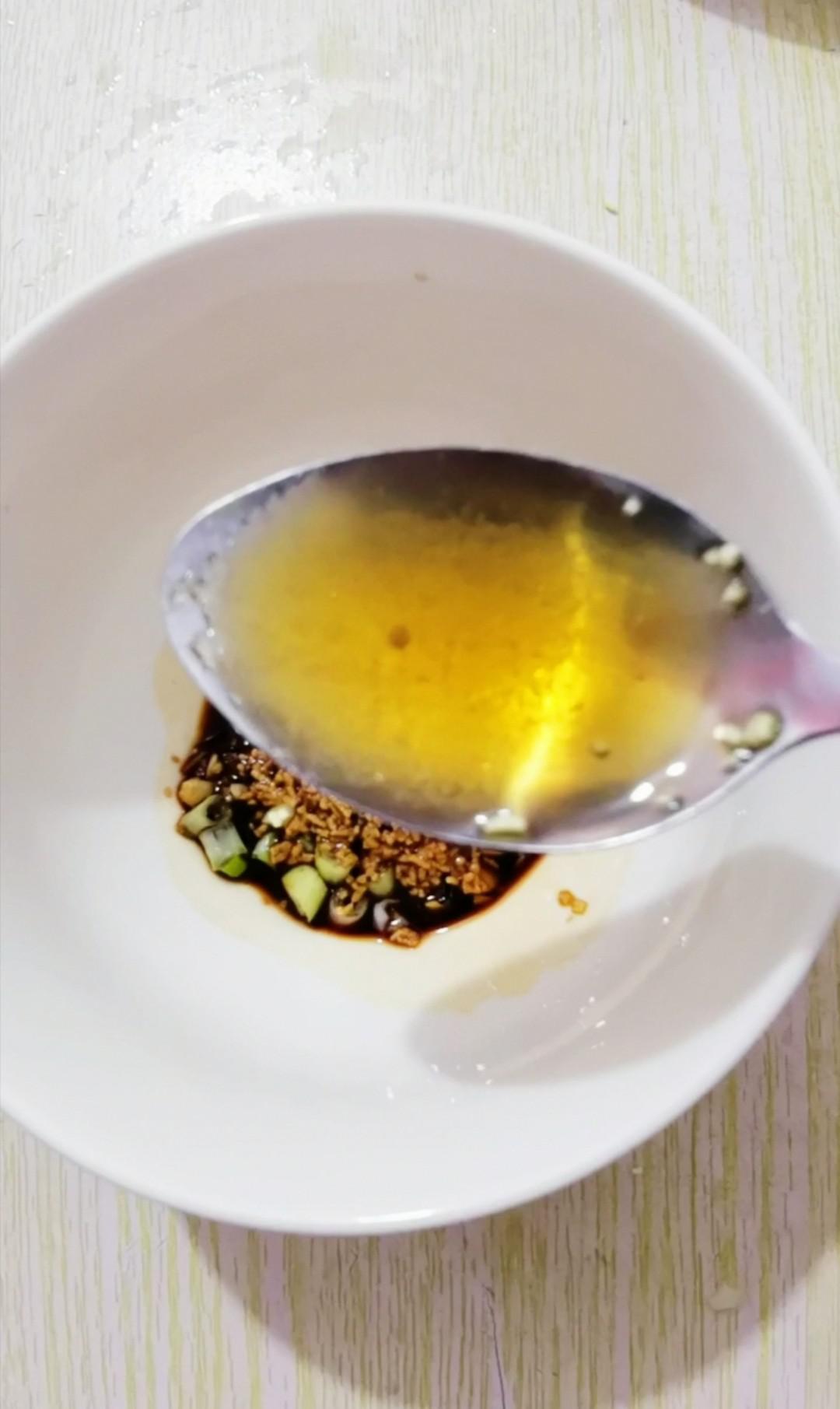 涼拌皮蛋豆腐的做法-咸鮮味拌菜譜-易網(wǎng)健康養(yǎng)生網(wǎng) 涼拌皮蛋豆腐的做法-咸鮮味拌菜譜