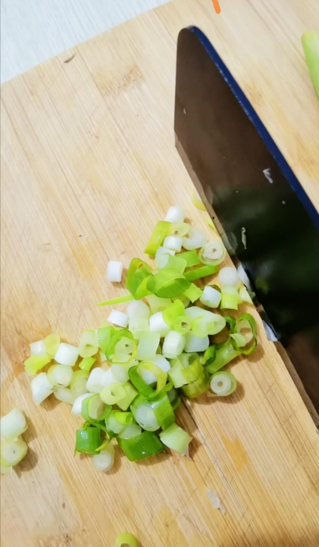 涼拌皮蛋豆腐的做法-咸鮮味拌菜譜-易網(wǎng)健康養(yǎng)生網(wǎng) 涼拌皮蛋豆腐的做法-咸鮮味拌菜譜