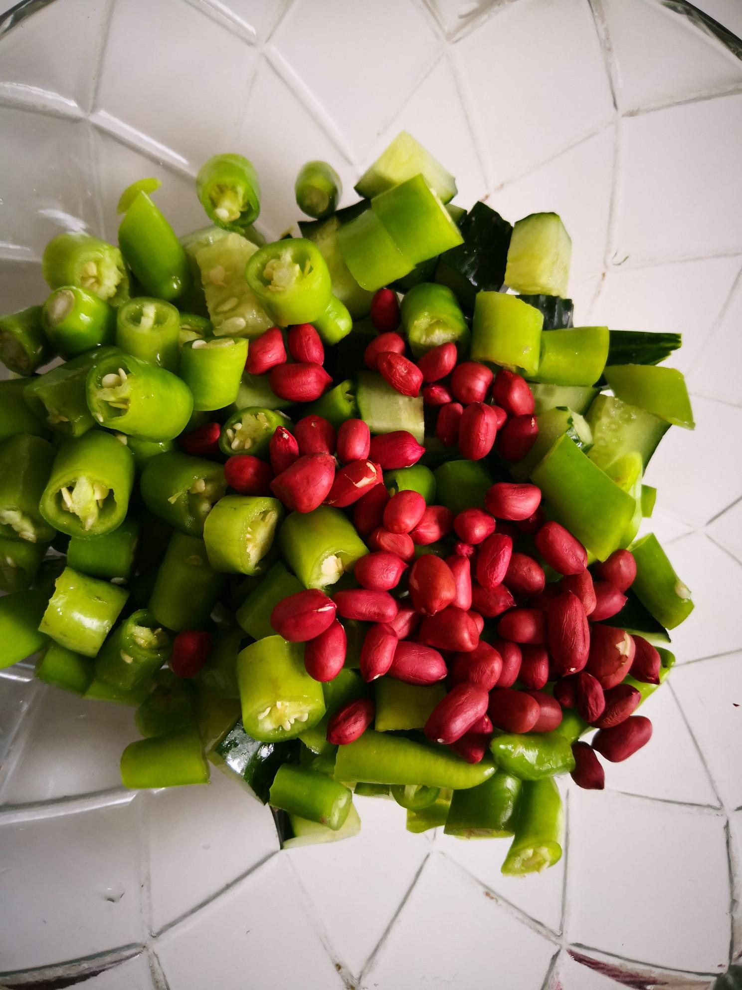 花生米拌杭椒的做法-家常味拌菜譜-易網(wǎng)健康養(yǎng)生網(wǎng) 花生米拌杭椒的做法-家常味拌菜譜