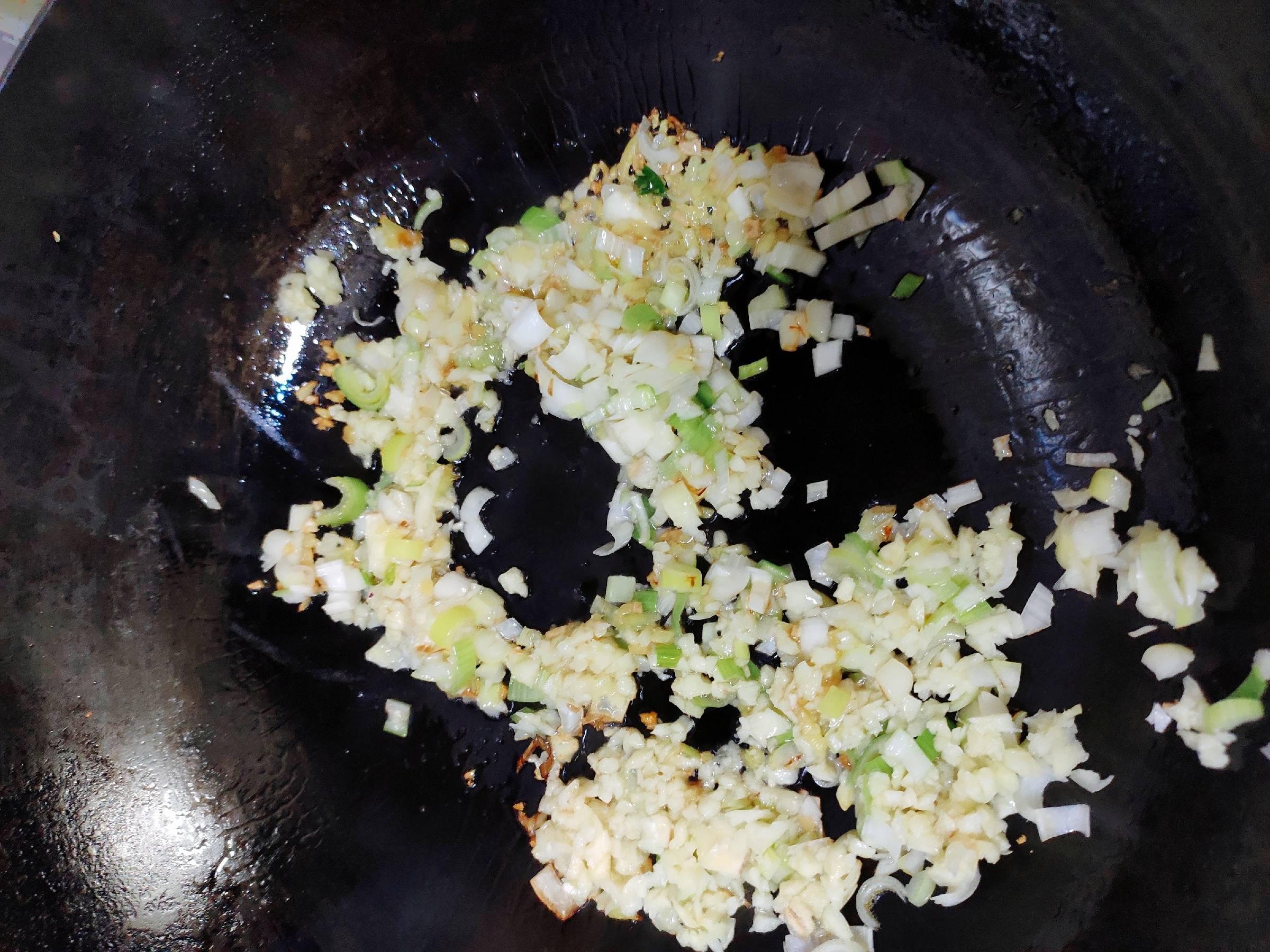 蒜香蝦尾的做法-蒜香味燉菜譜