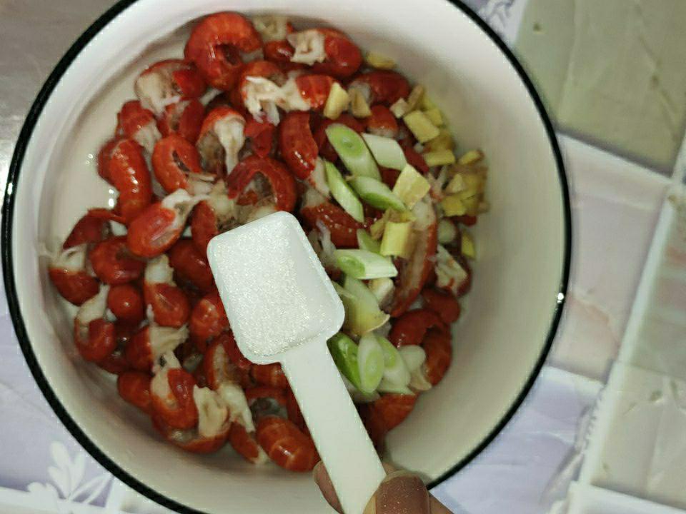 蒜香蝦尾的做法-蒜香味燉菜譜