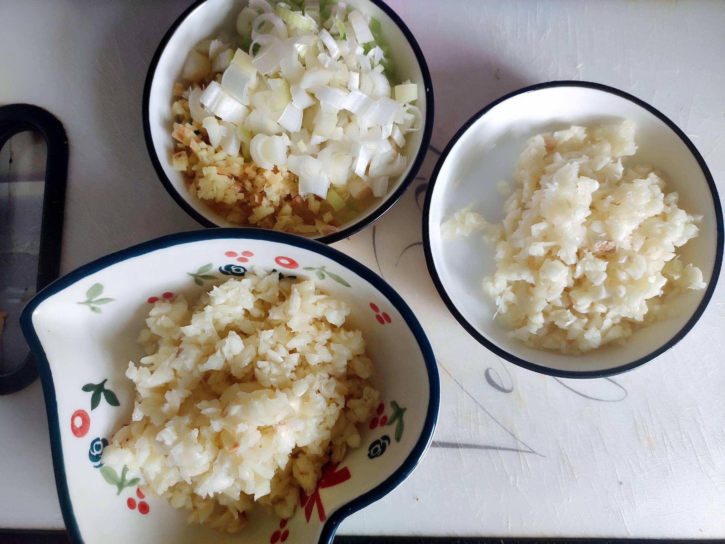 蒜香蝦尾的做法-蒜香味燉菜譜