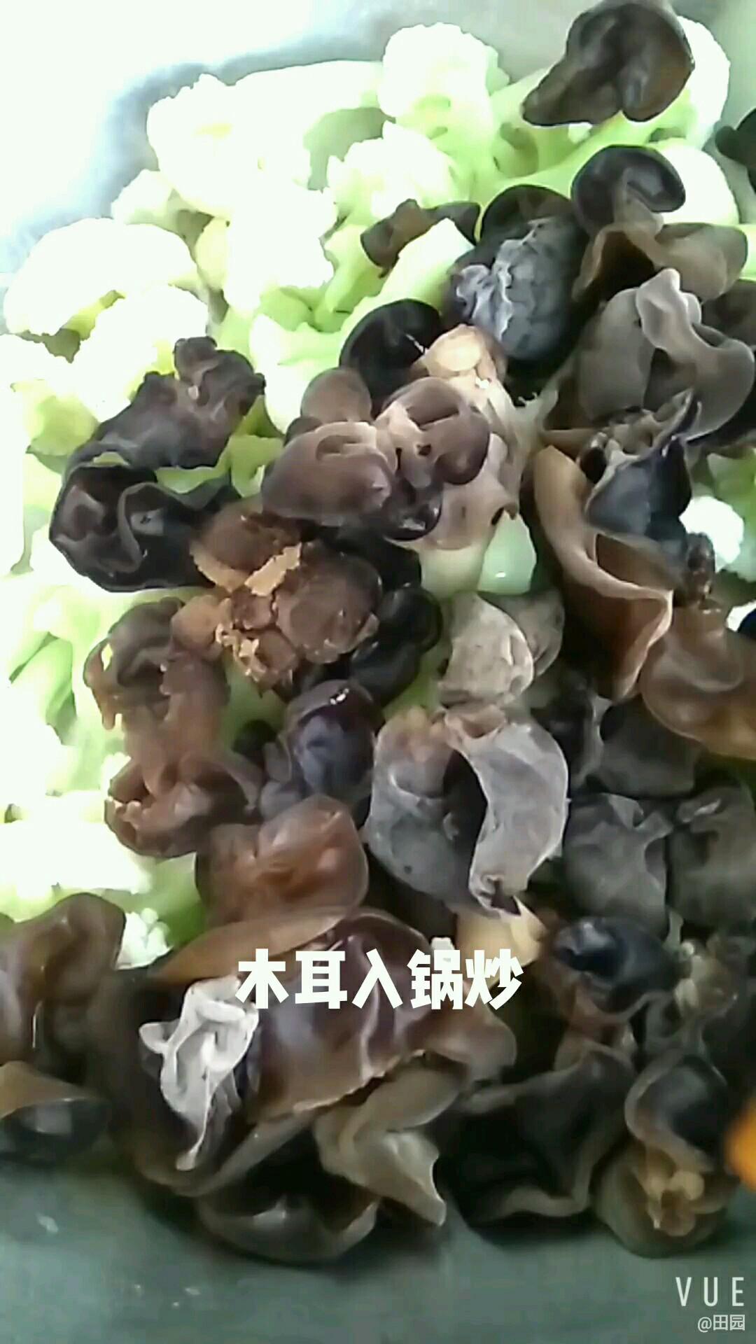 木耳炒菜花的做法-家常味炒菜譜