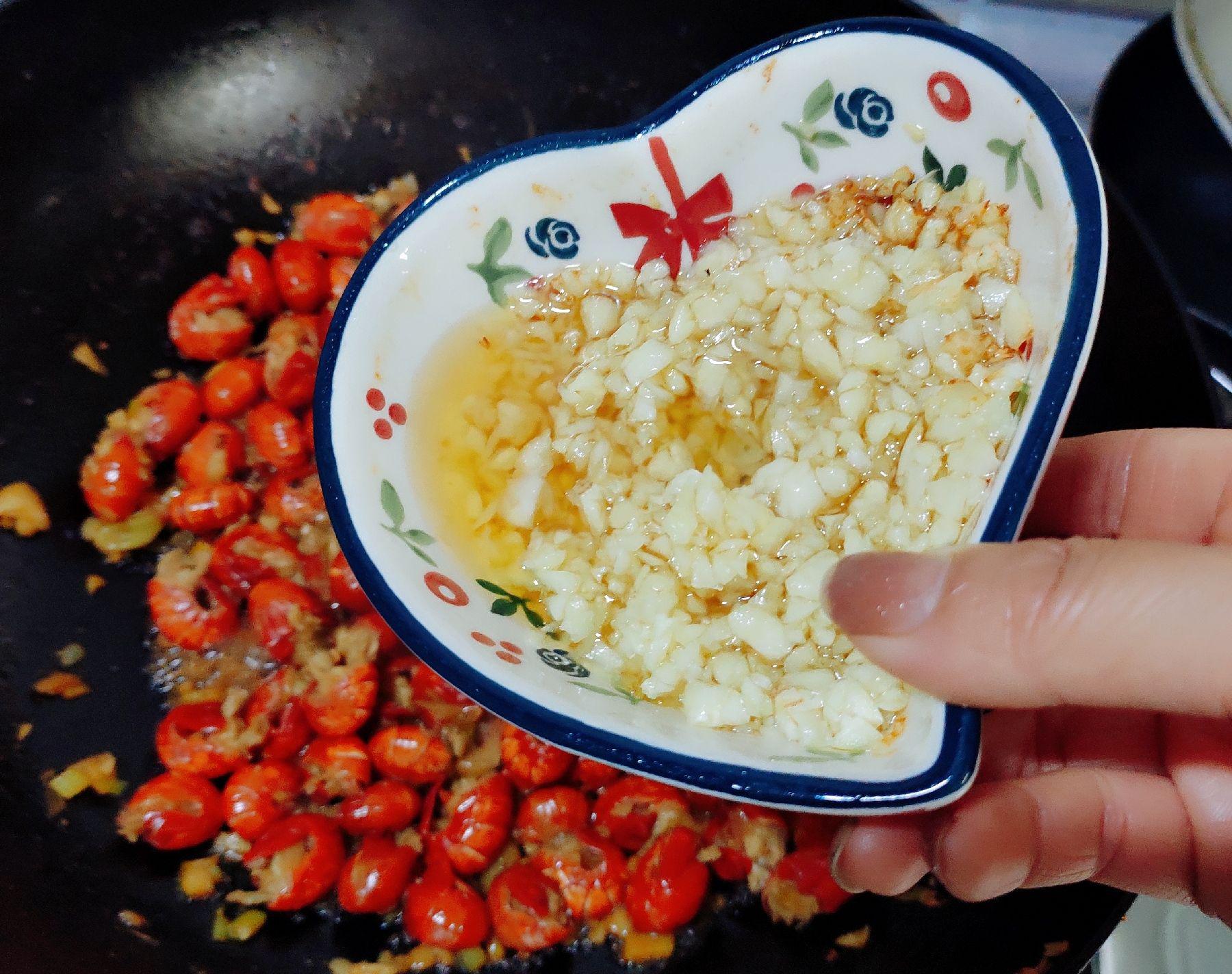 蒜香蝦尾的做法-蒜香味燉菜譜