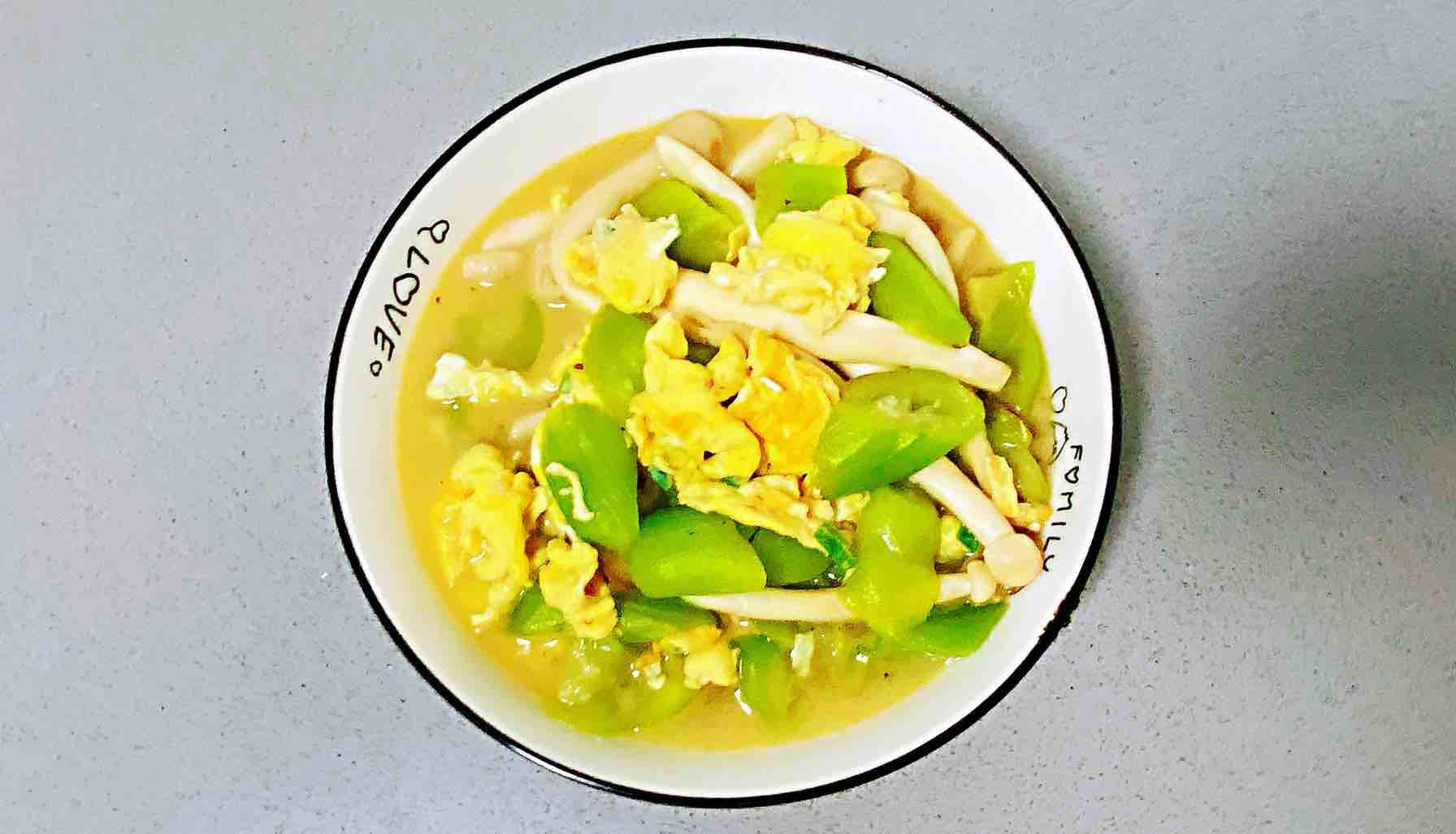 雞蛋白玉菇燜絲瓜，清淡又鮮香，簡單卻營養～的做法-咸鮮味燒菜譜