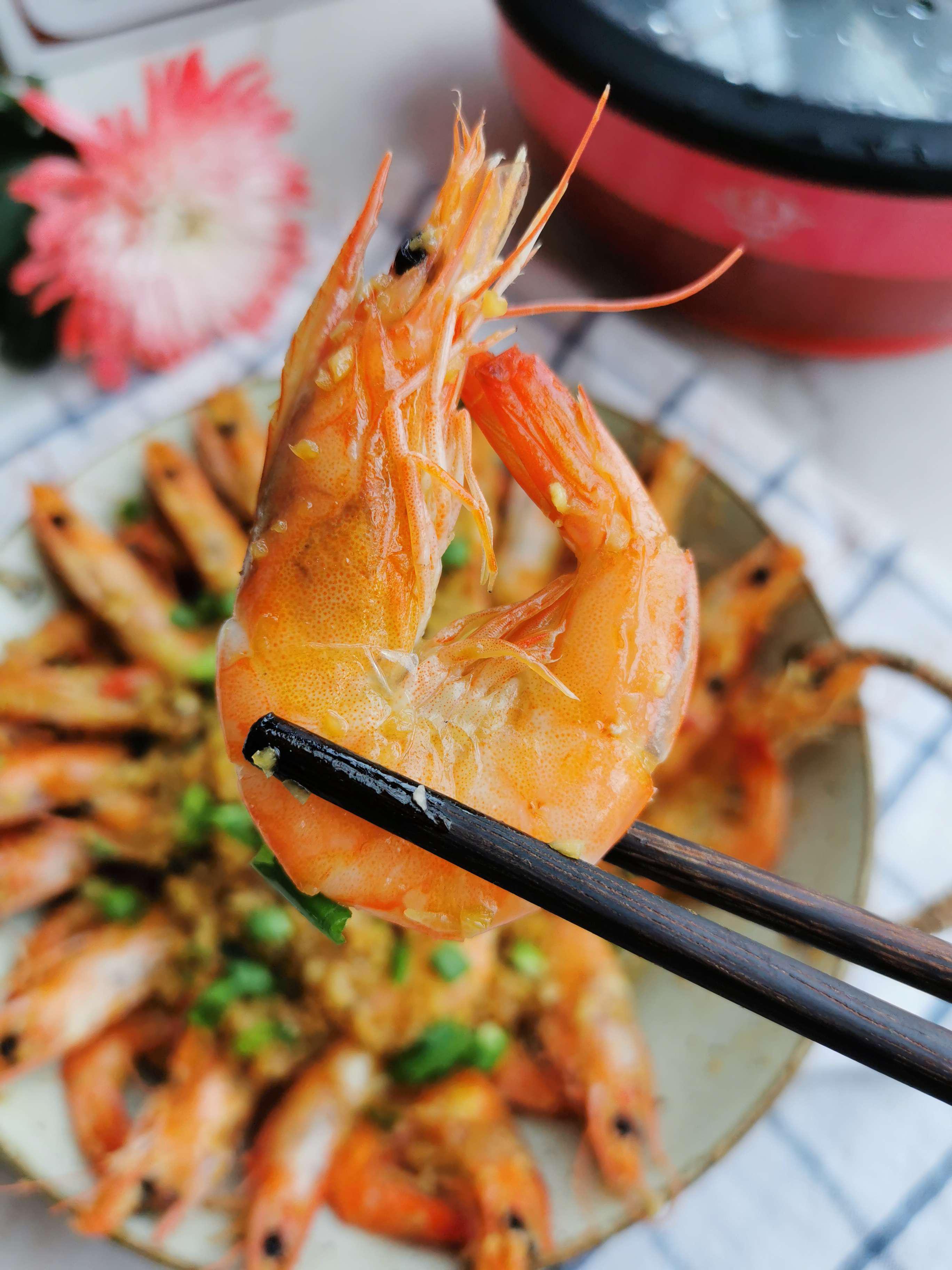 蒜蓉蝦的做法-蒜香味炒菜譜