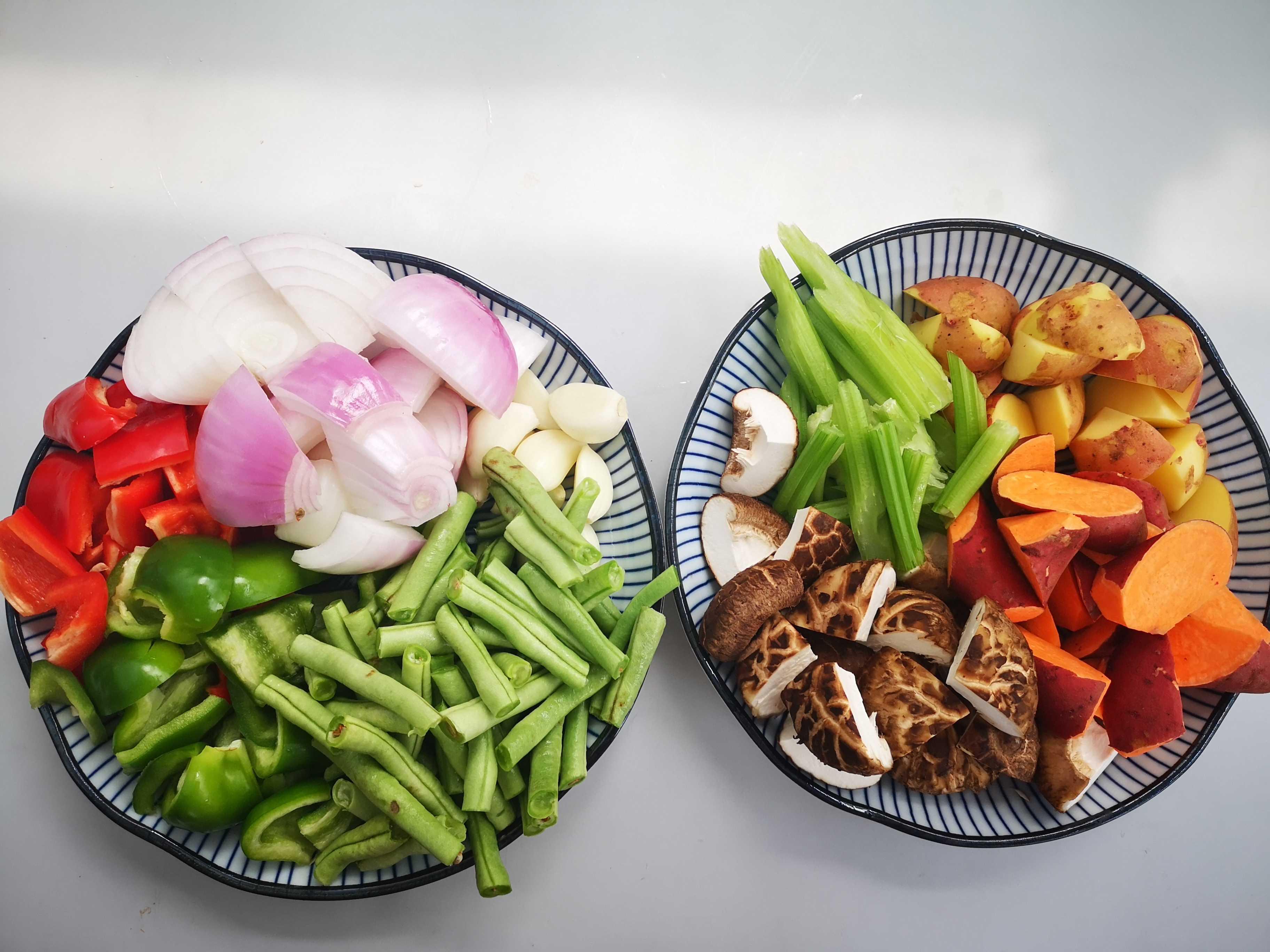 巨好吃，自制燜鍋，秒殺黃記煌的做法-香辣味燜菜譜