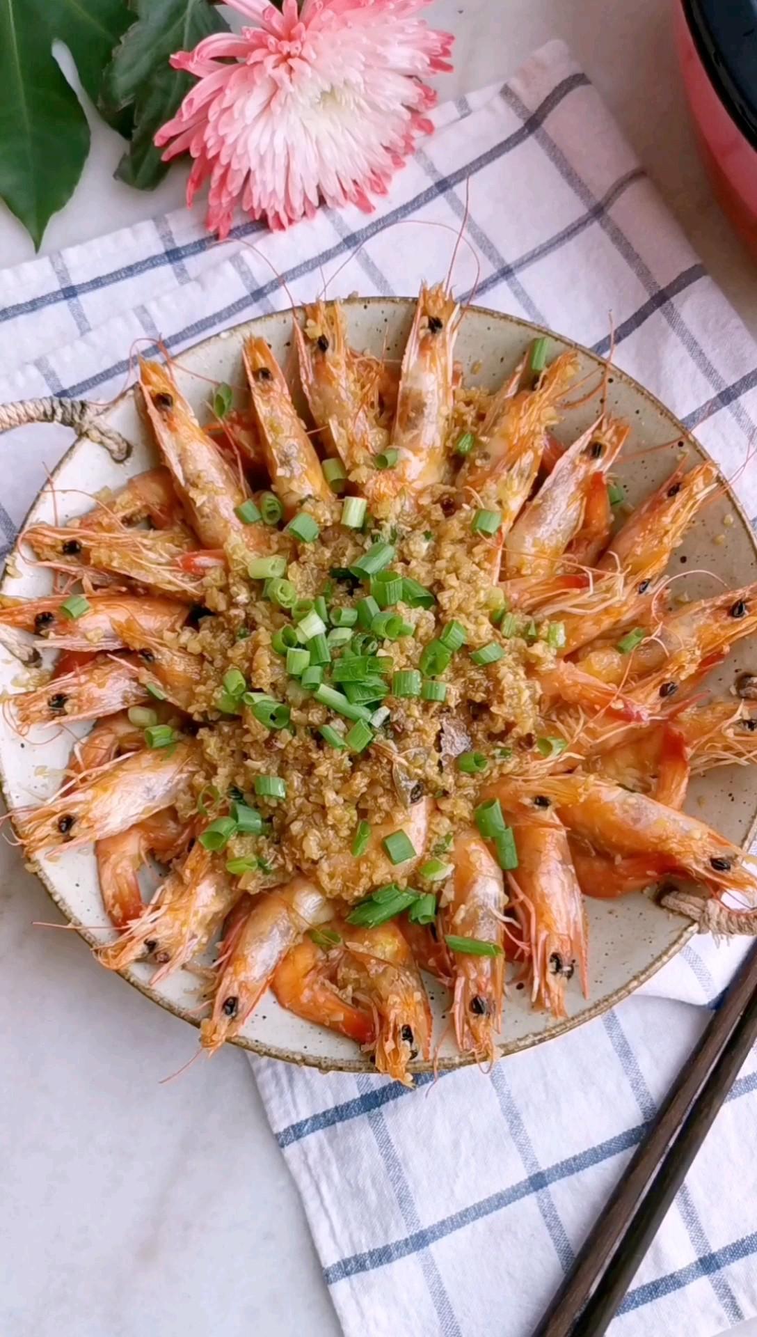 蒜蓉蝦的做法-蒜香味炒菜譜