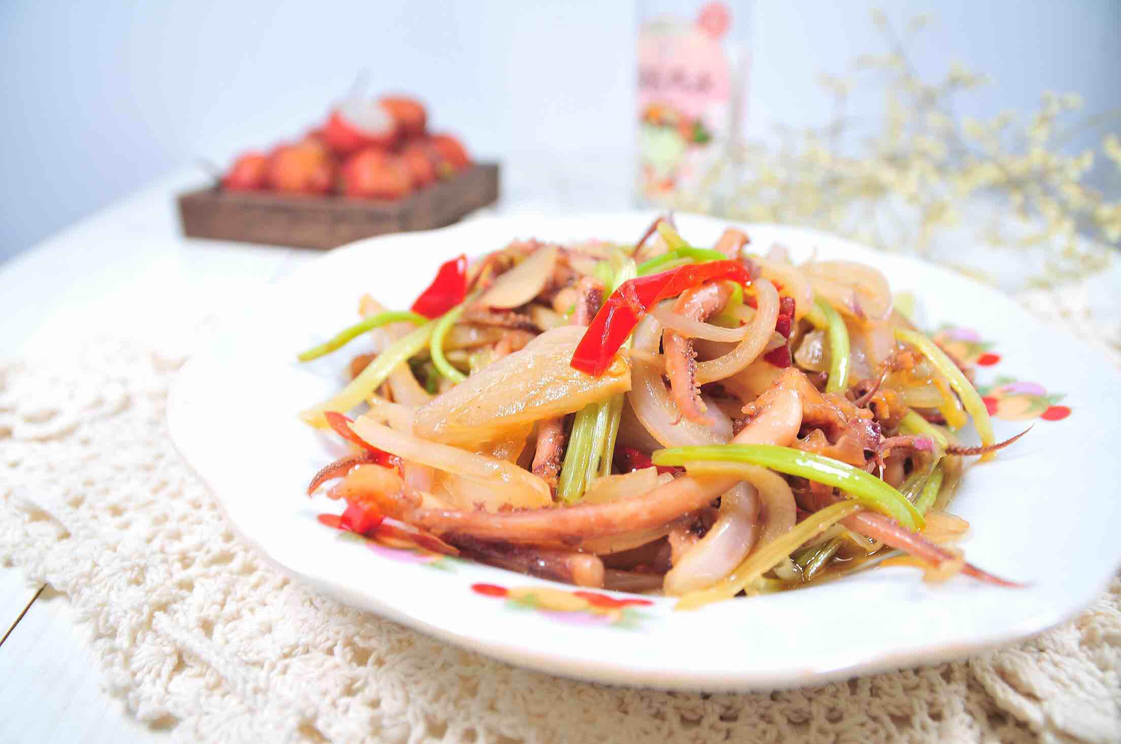 家常版炒魷魚的做法-家常味炒菜譜