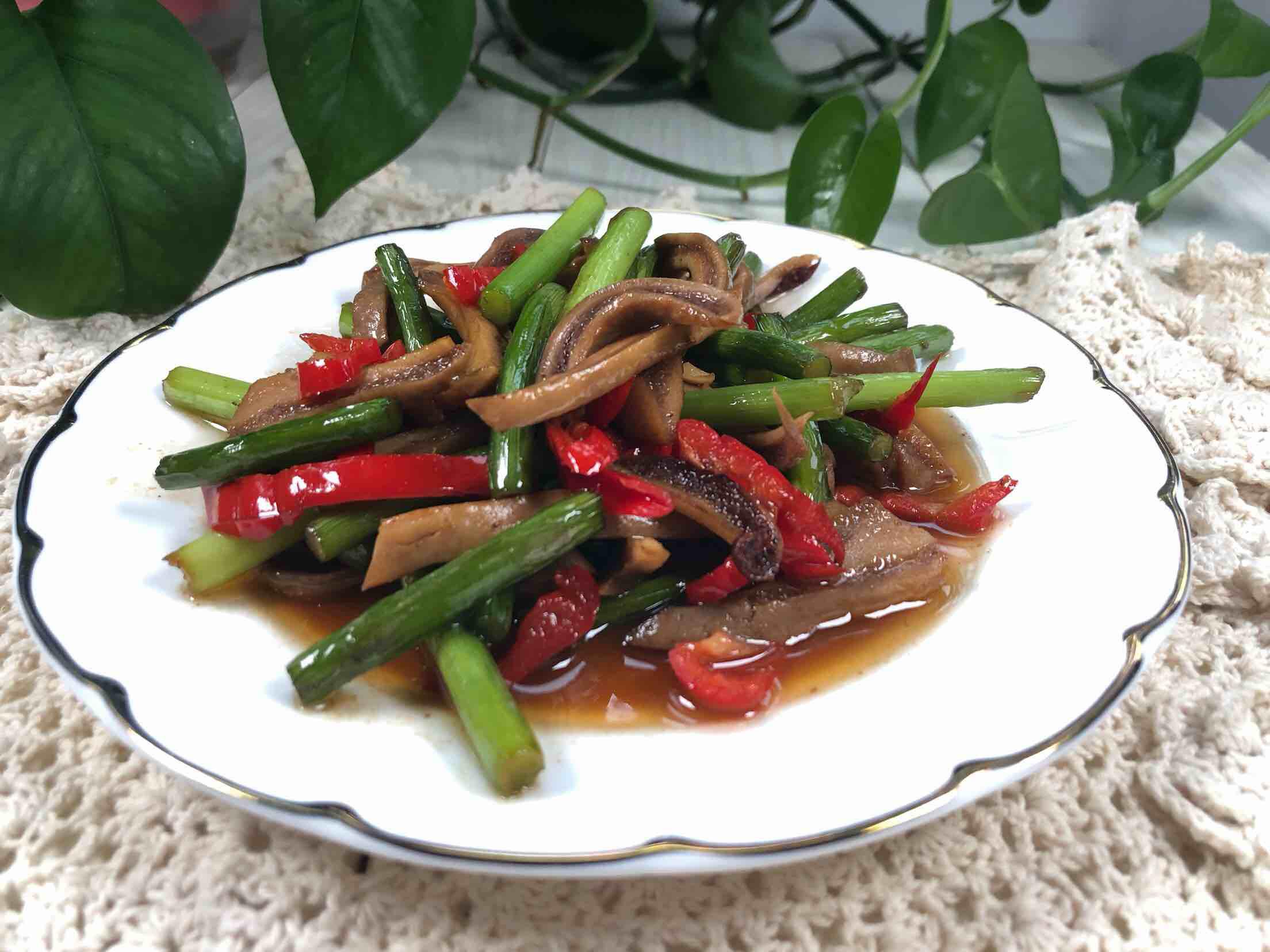 蒜薹炒豬肚的做法-家常味炒菜譜