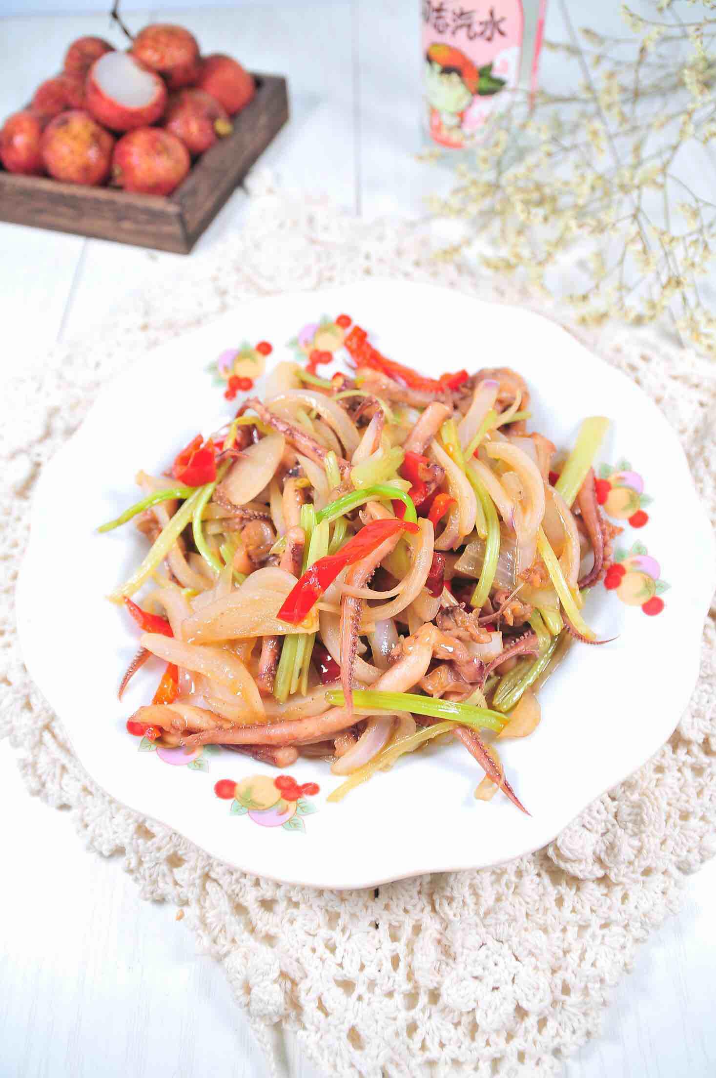 家常版炒魷魚的做法-家常味炒菜譜