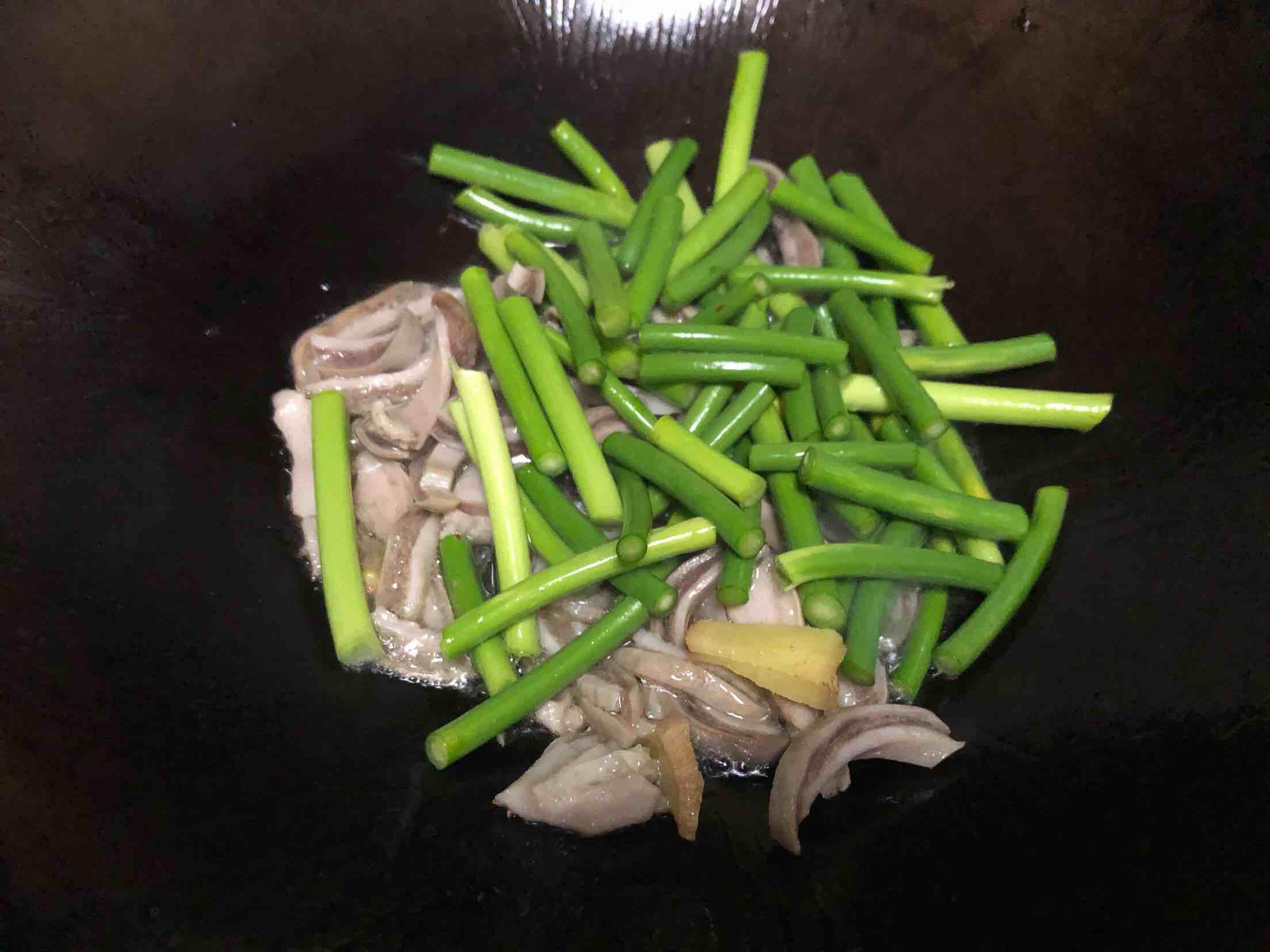 蒜薹炒豬肚的做法-家常味炒菜譜