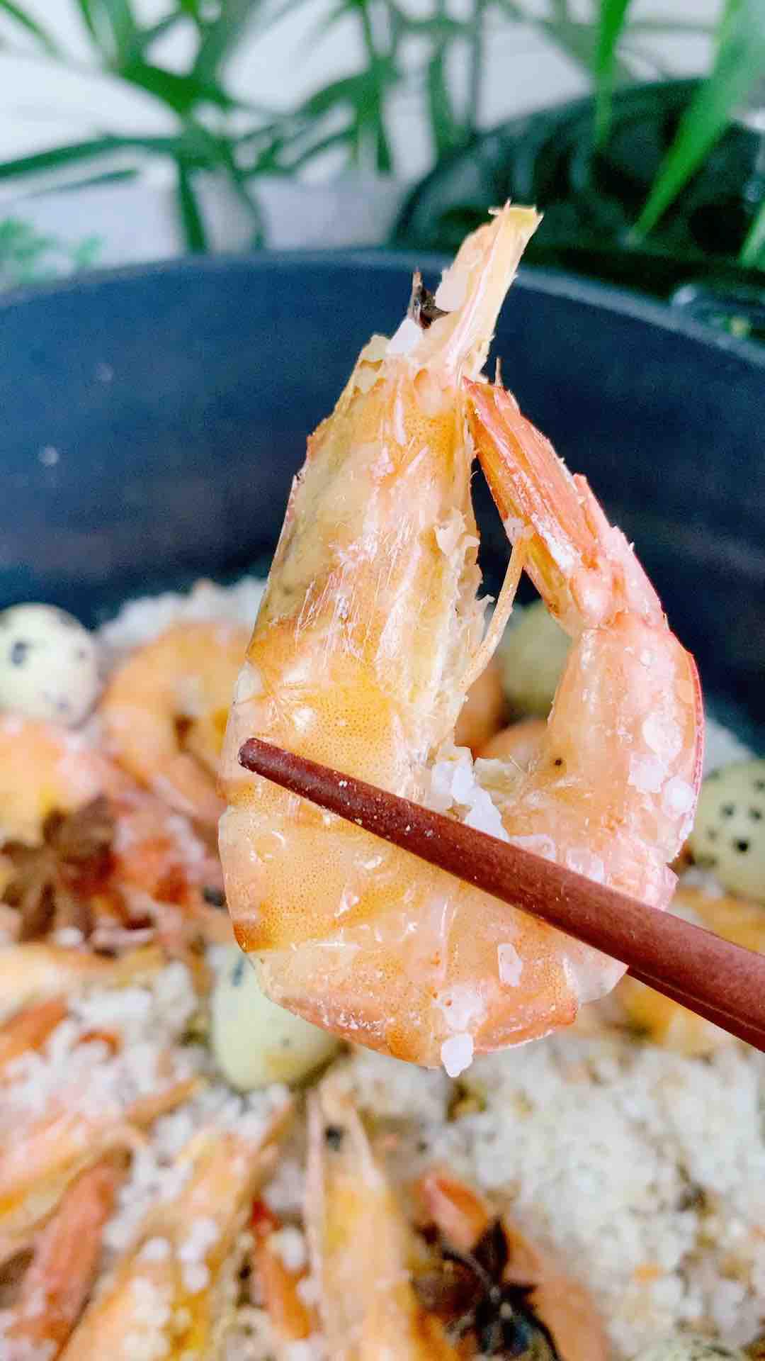 只用一包鹽，做一鍋鹽焗蝦的做法-咸鮮味烤菜譜