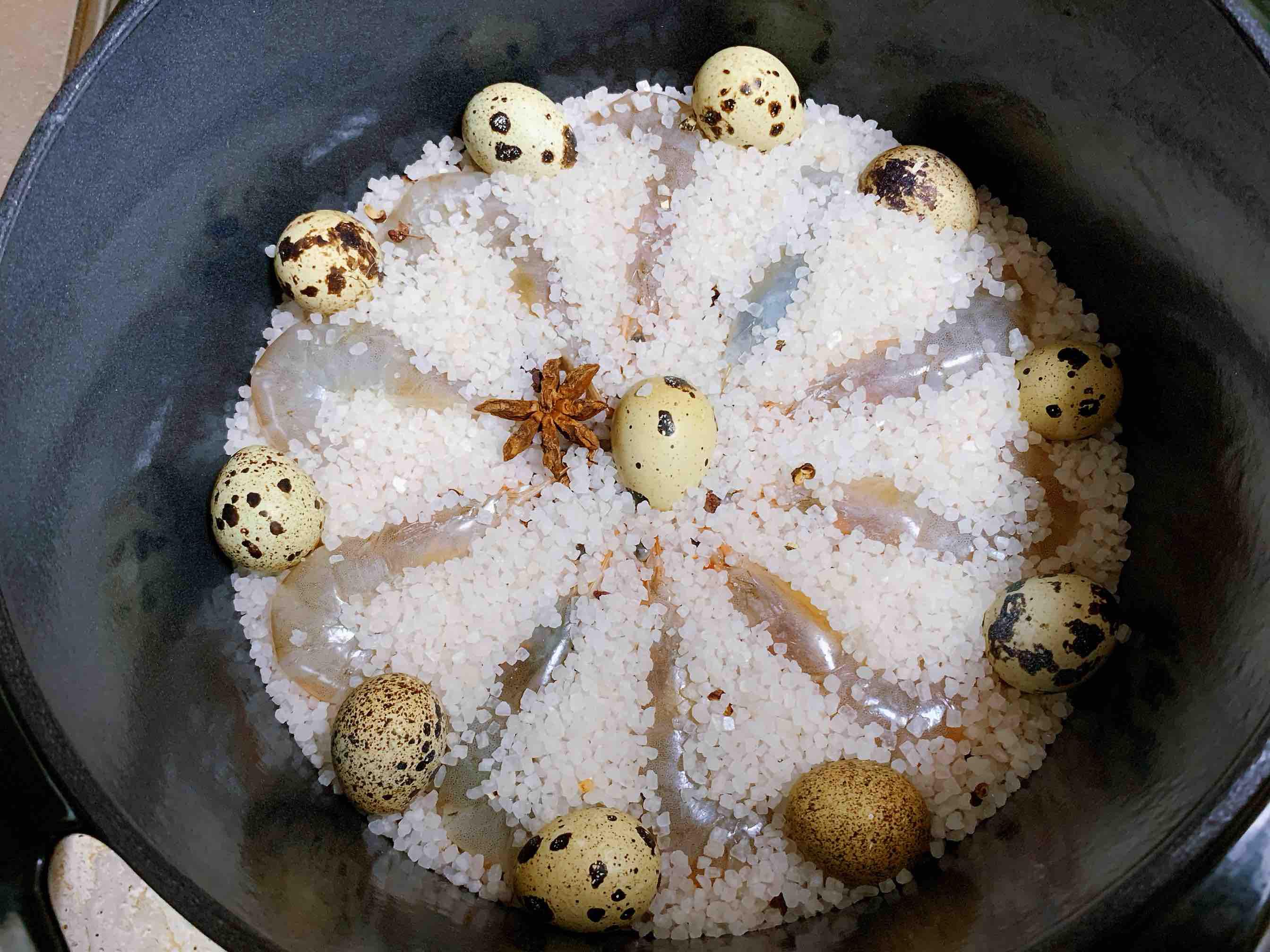 只用一包鹽，做一鍋鹽焗蝦的做法-咸鮮味烤菜譜