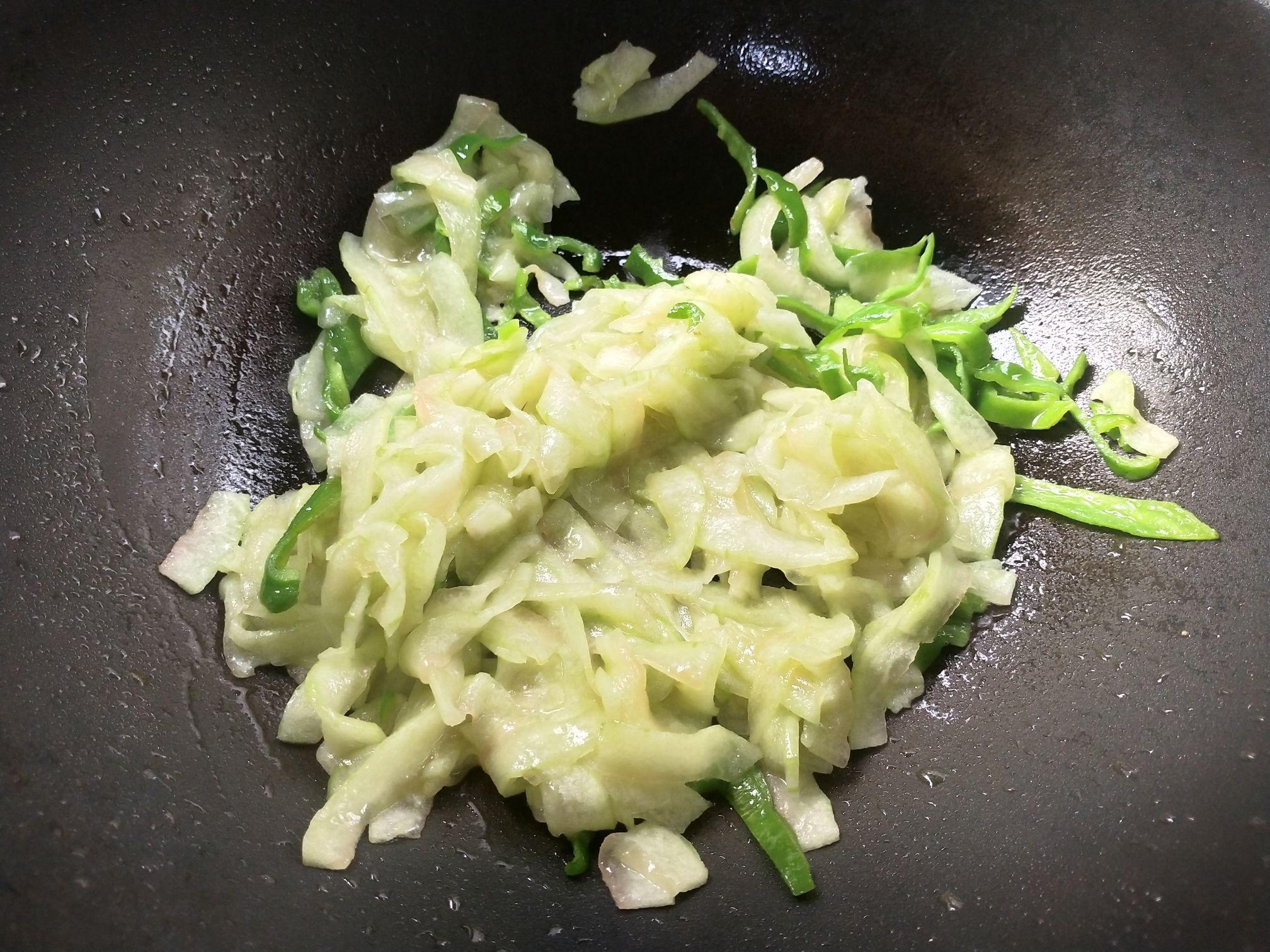 清炒西瓜皮的做法-家常味炒菜譜