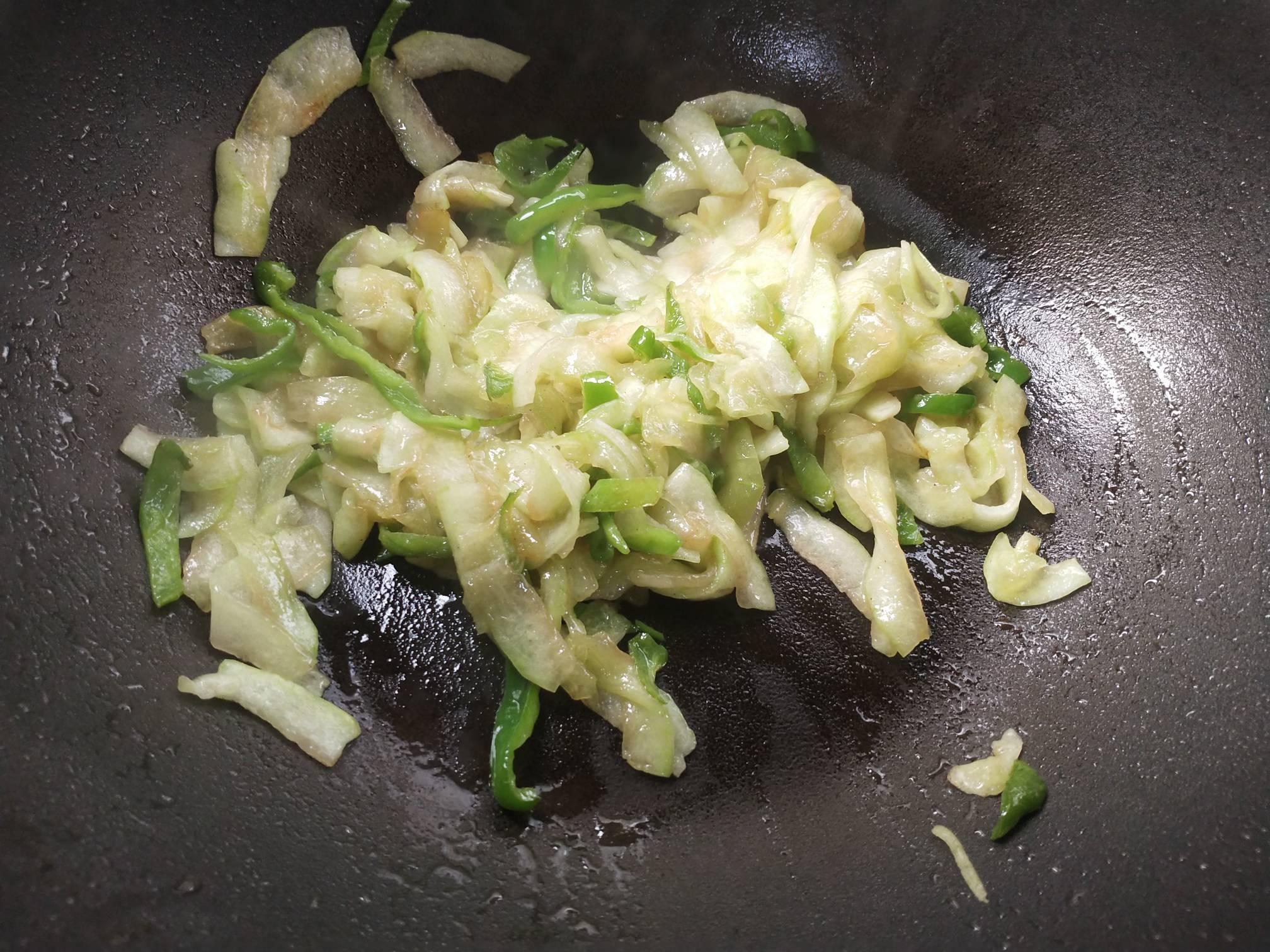 清炒西瓜皮的做法-家常味炒菜譜