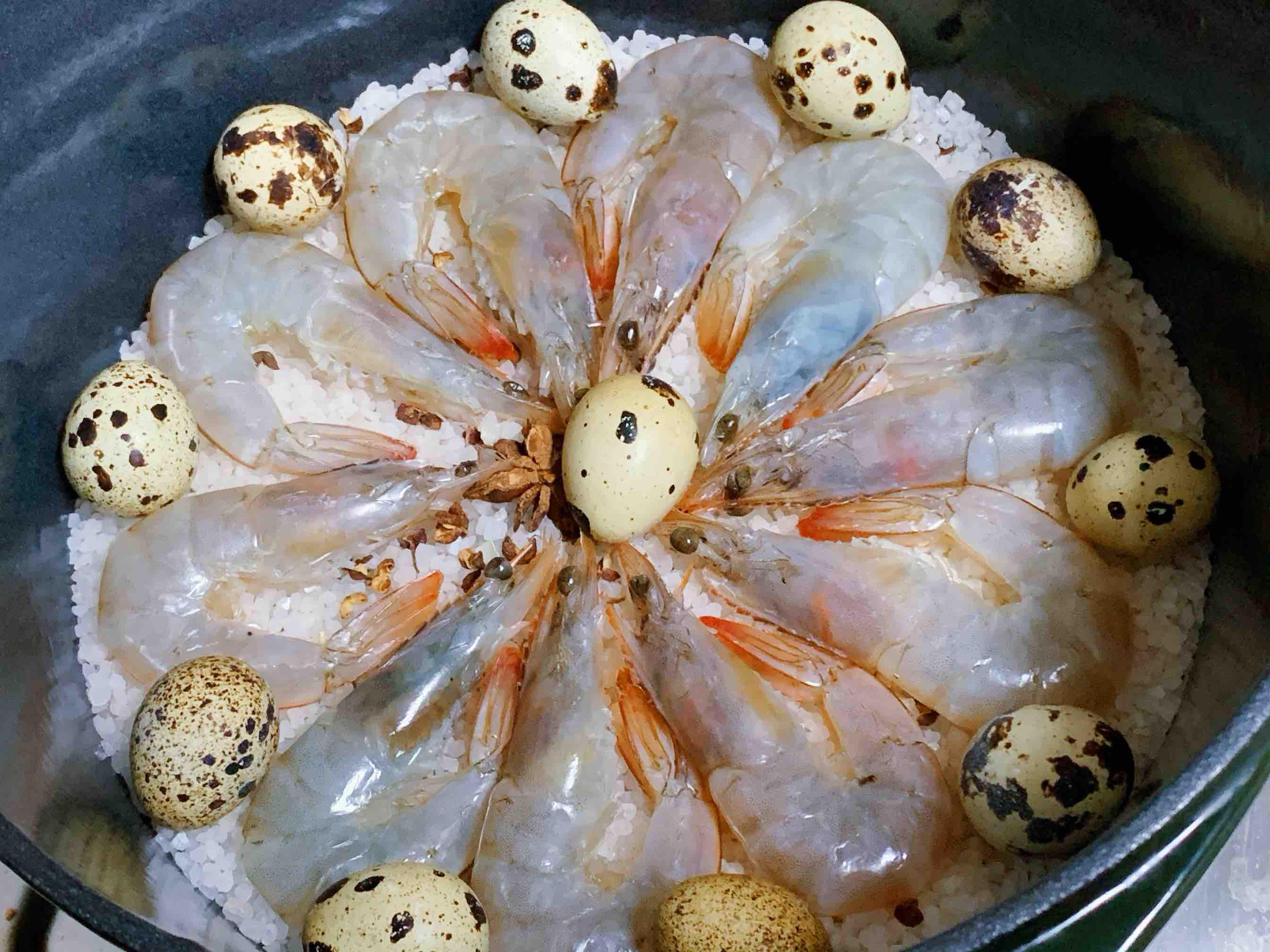 只用一包鹽，做一鍋鹽焗蝦的做法-咸鮮味烤菜譜