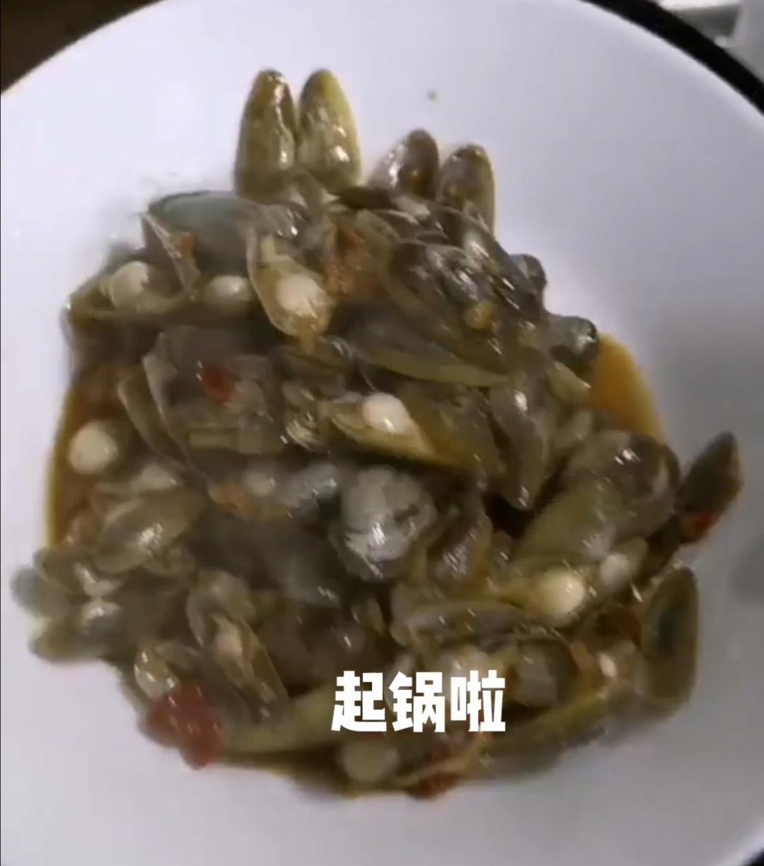 蒜蓉辣醬炒蟟蛁的做法-香辣味炒菜譜