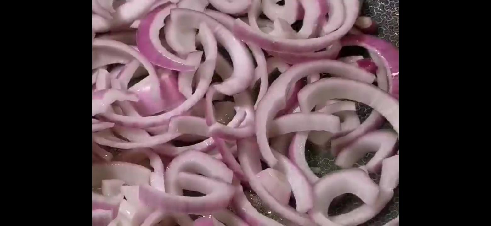 洋蔥炒蛋的做法-家常味炒菜譜