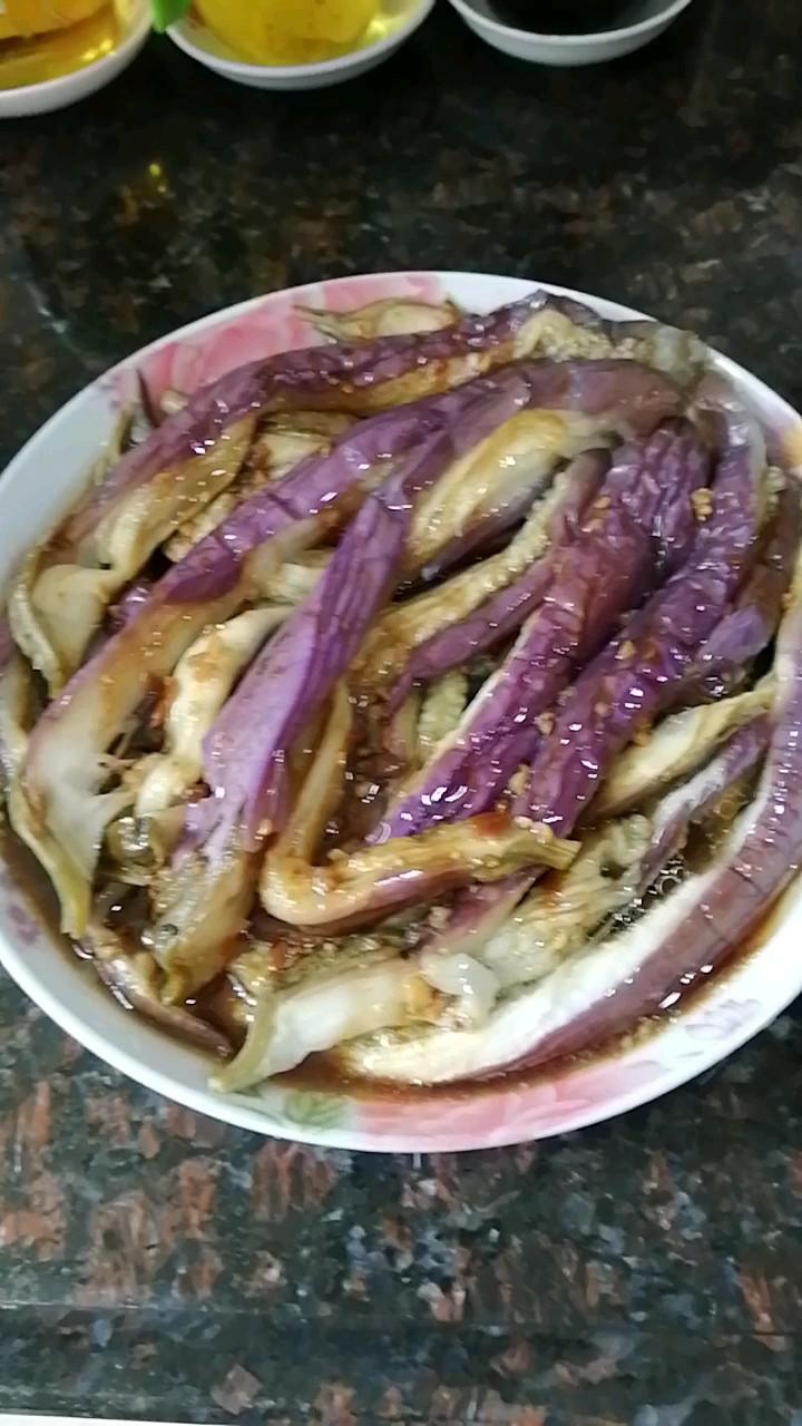 涼拌手撕茄子的做法-酸味拌菜譜