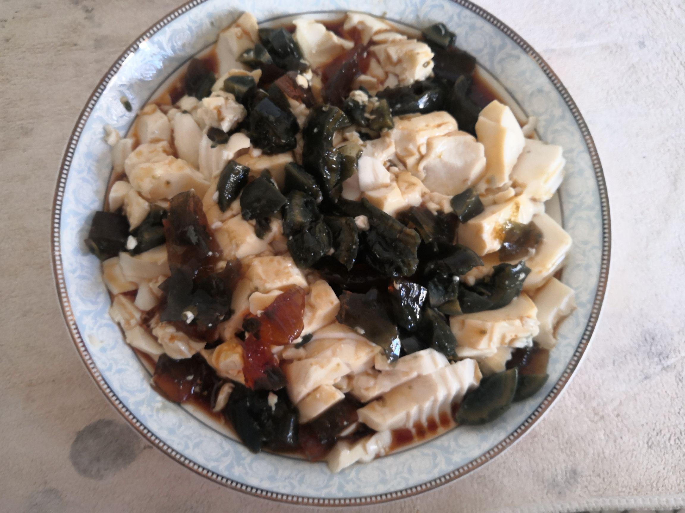 皮蛋豆腐的做法-麻辣味拌菜譜