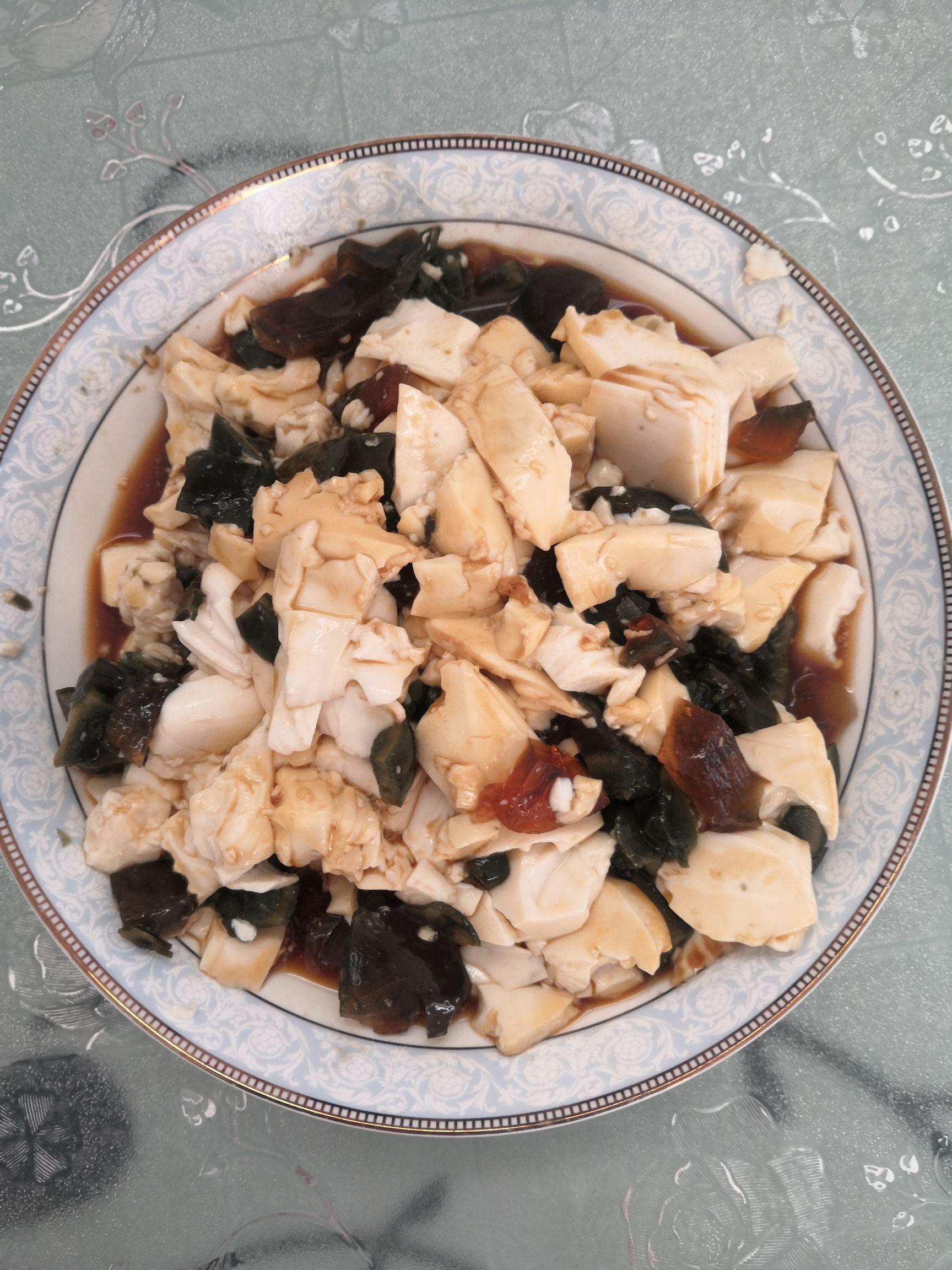 皮蛋豆腐的做法-麻辣味拌菜譜