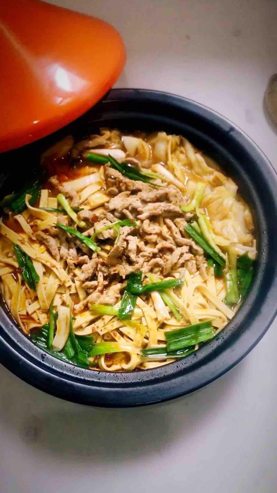 砂鍋水煮肉絲的做法-麻辣味煮菜譜