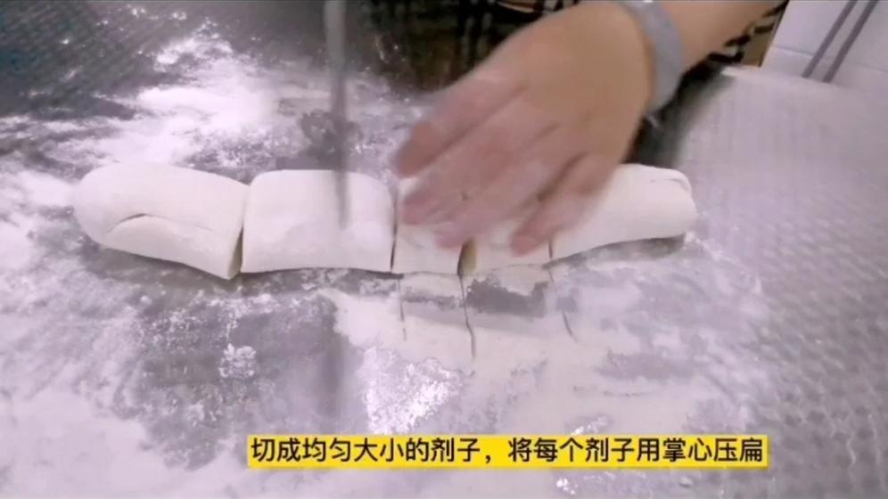 韭菜雞蛋素包子，餡里有鹽就入味，10分鐘出鍋剛剛剛好的做法-家常味蒸菜譜