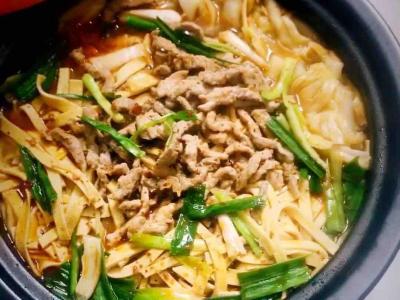 砂鍋水煮肉絲的做法-麻辣味煮食譜