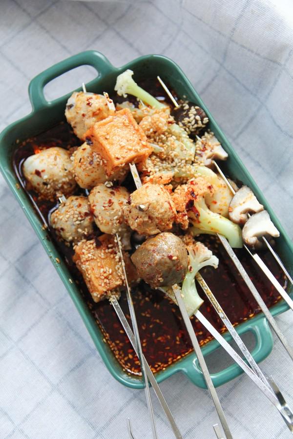 夏日麻辣串串自制更安心的做法-麻辣味煮菜譜