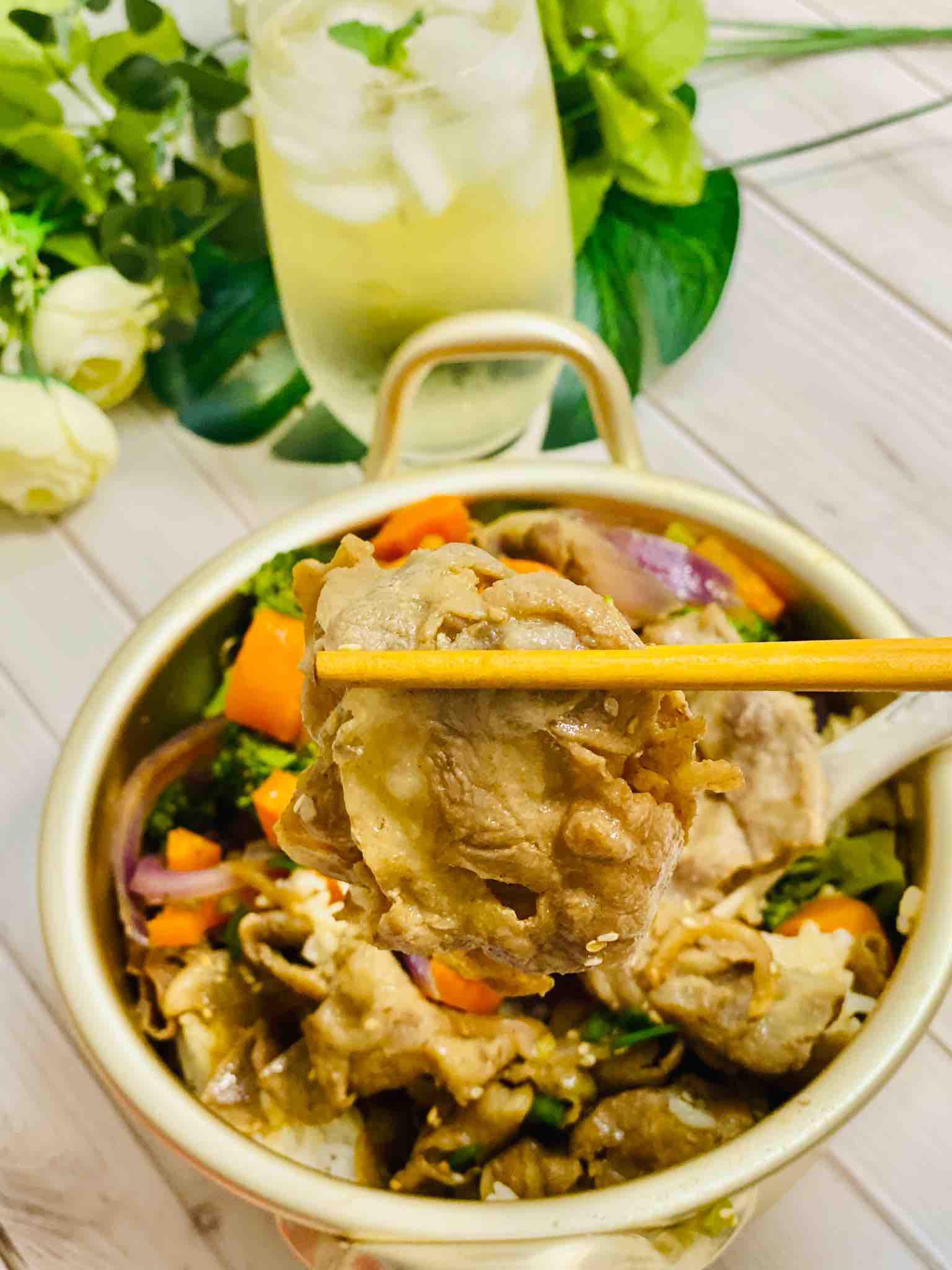 暑假指南，日式醬香肥牛飯，專治熊孩子！的做法-家常味炒菜譜