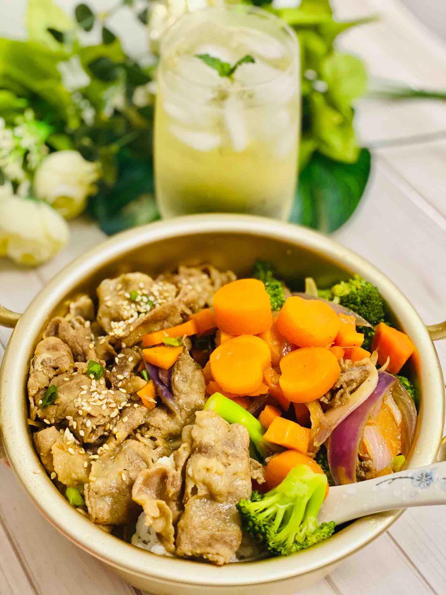 暑假指南，日式醬香肥牛飯，專治熊孩子！的做法-家常味炒菜譜