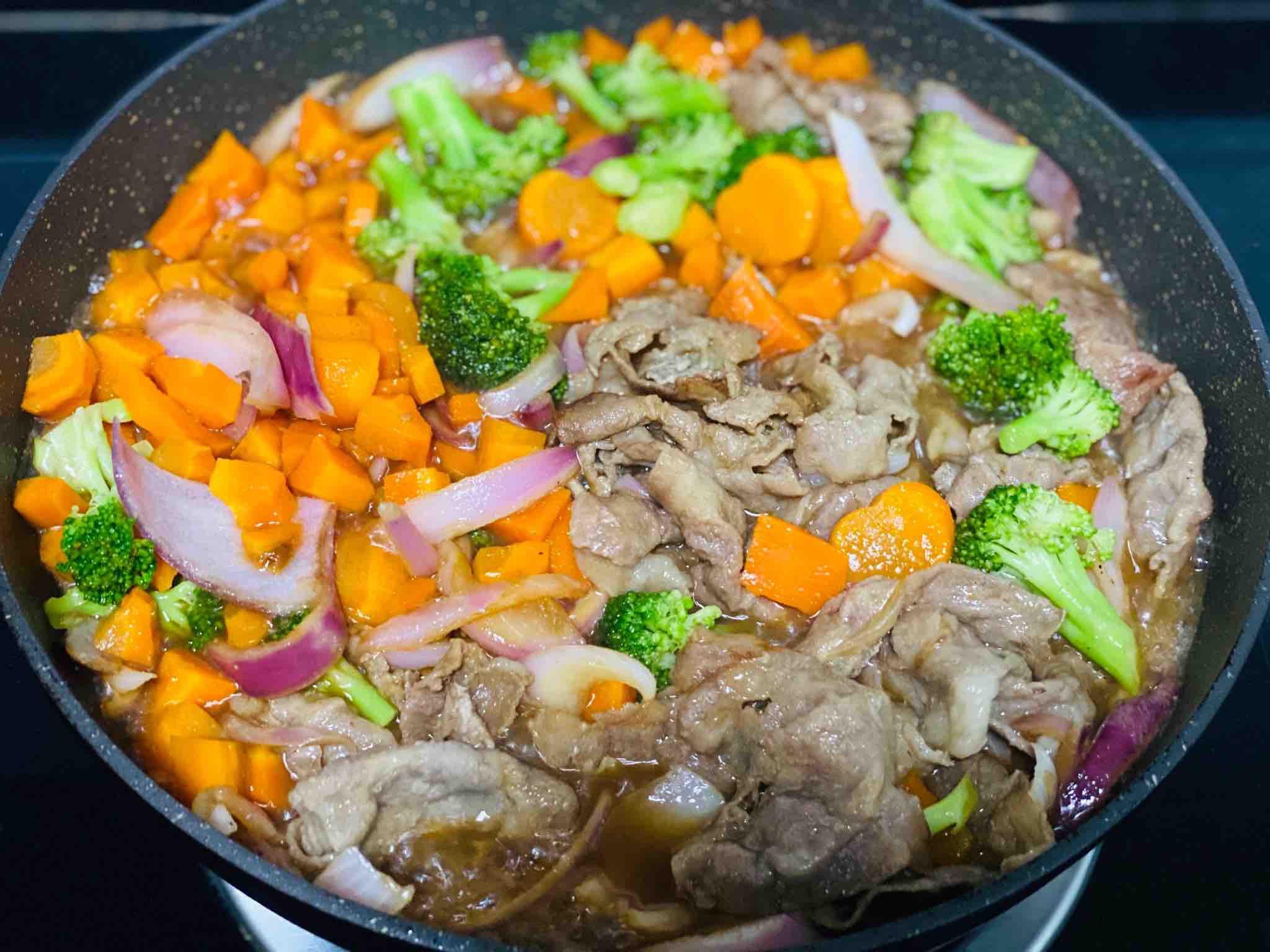 暑假指南，日式醬香肥牛飯，專治熊孩子！的做法-家常味炒菜譜