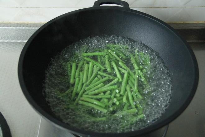 不一樣的家常菜，花生醬蘸汁豆角的做法-咸鮮味拌菜譜