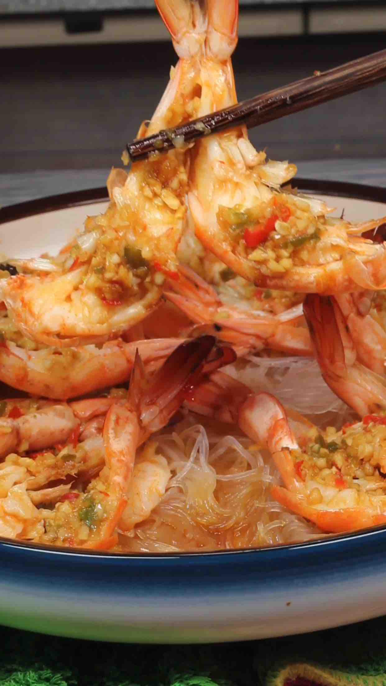 劈腿大蝦的做法-咸鮮味蒸菜譜