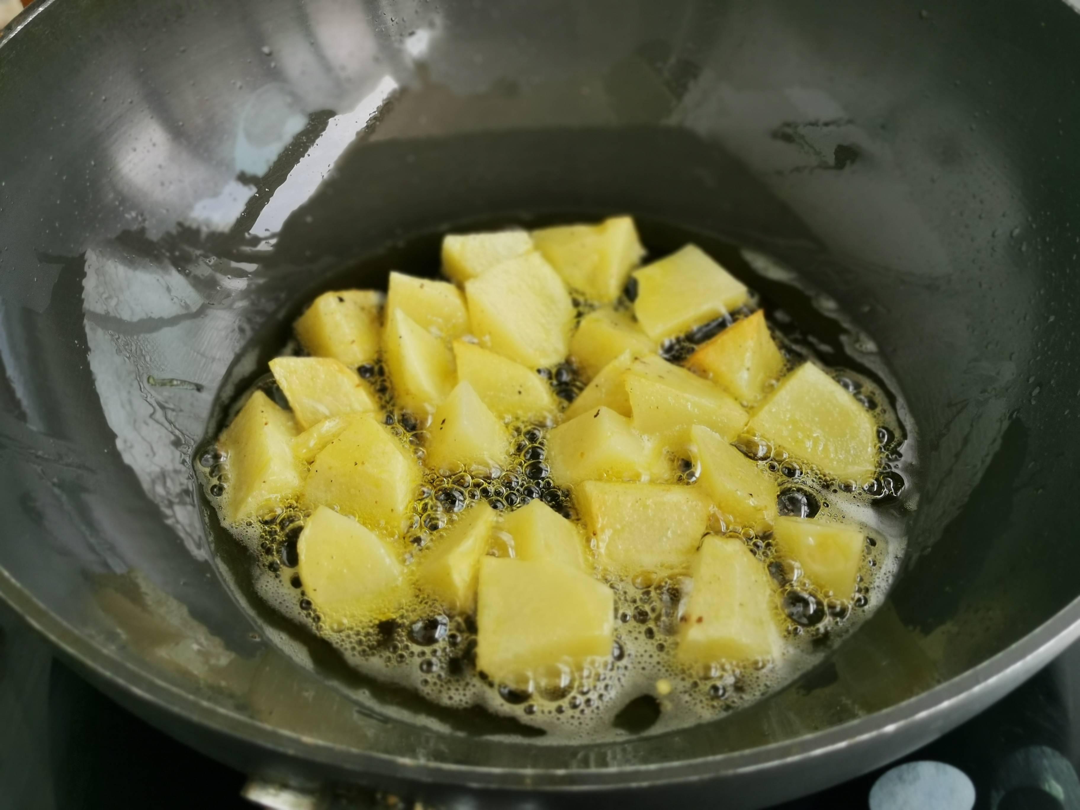 咖喱雞塊的做法-咖喱味燒菜譜