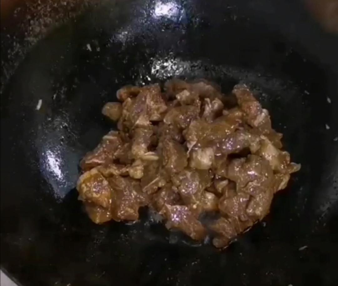 沙茶牛肉芥蘭的做法-醬香味炒菜譜