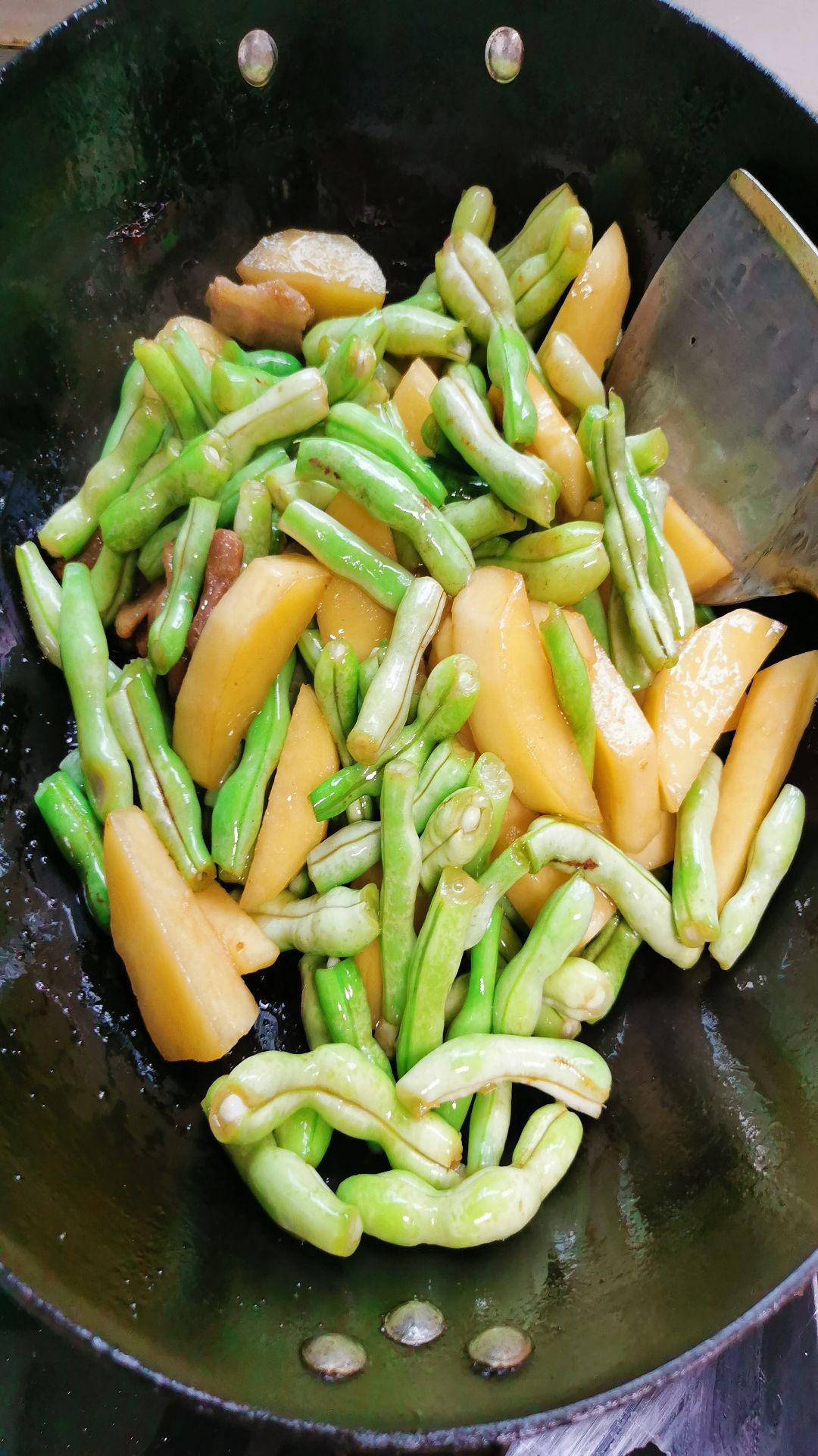 蕓豆燉土豆的做法-家常味燉菜譜