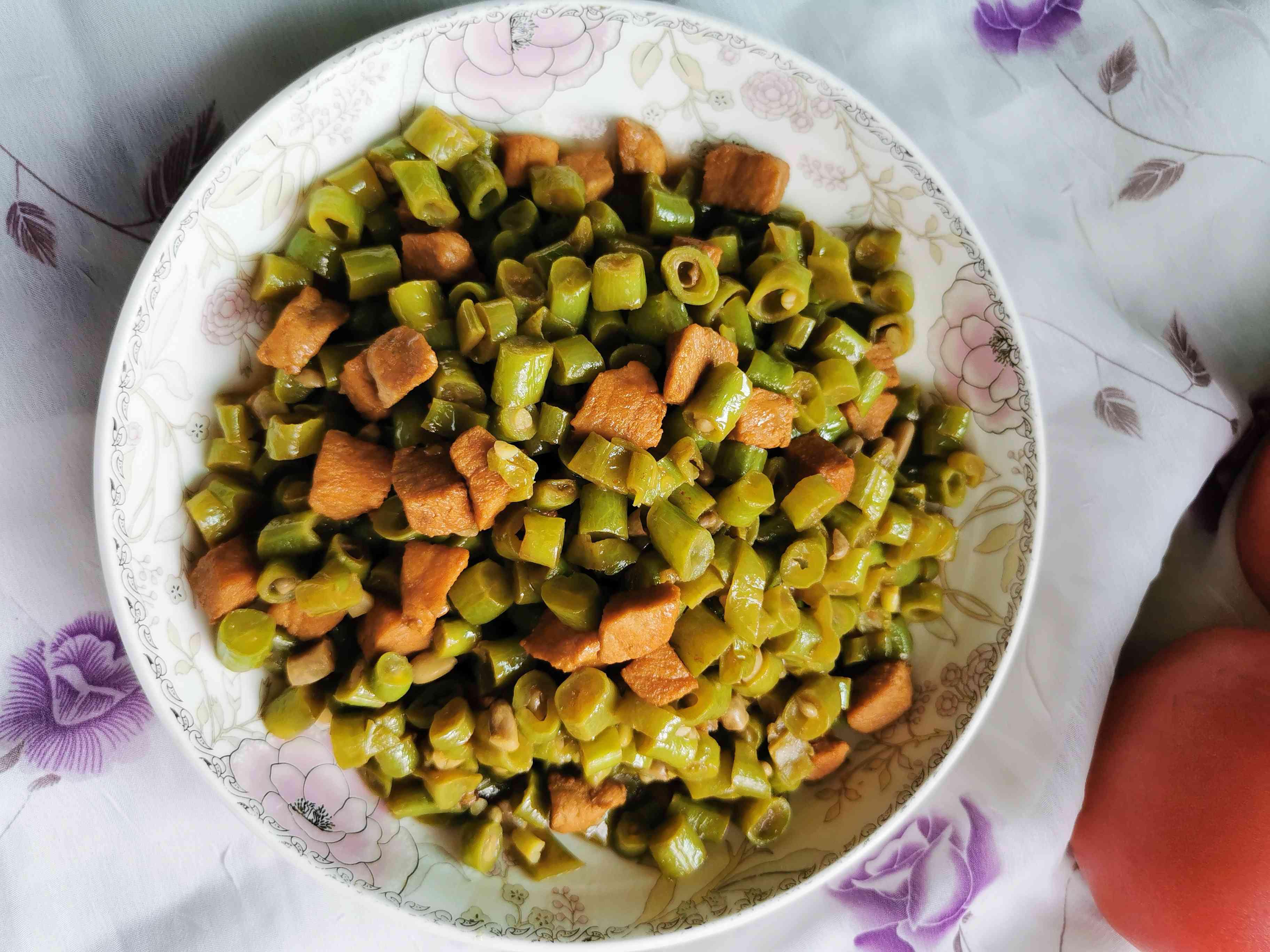 肉丁豆角的做法-家常味炒菜譜