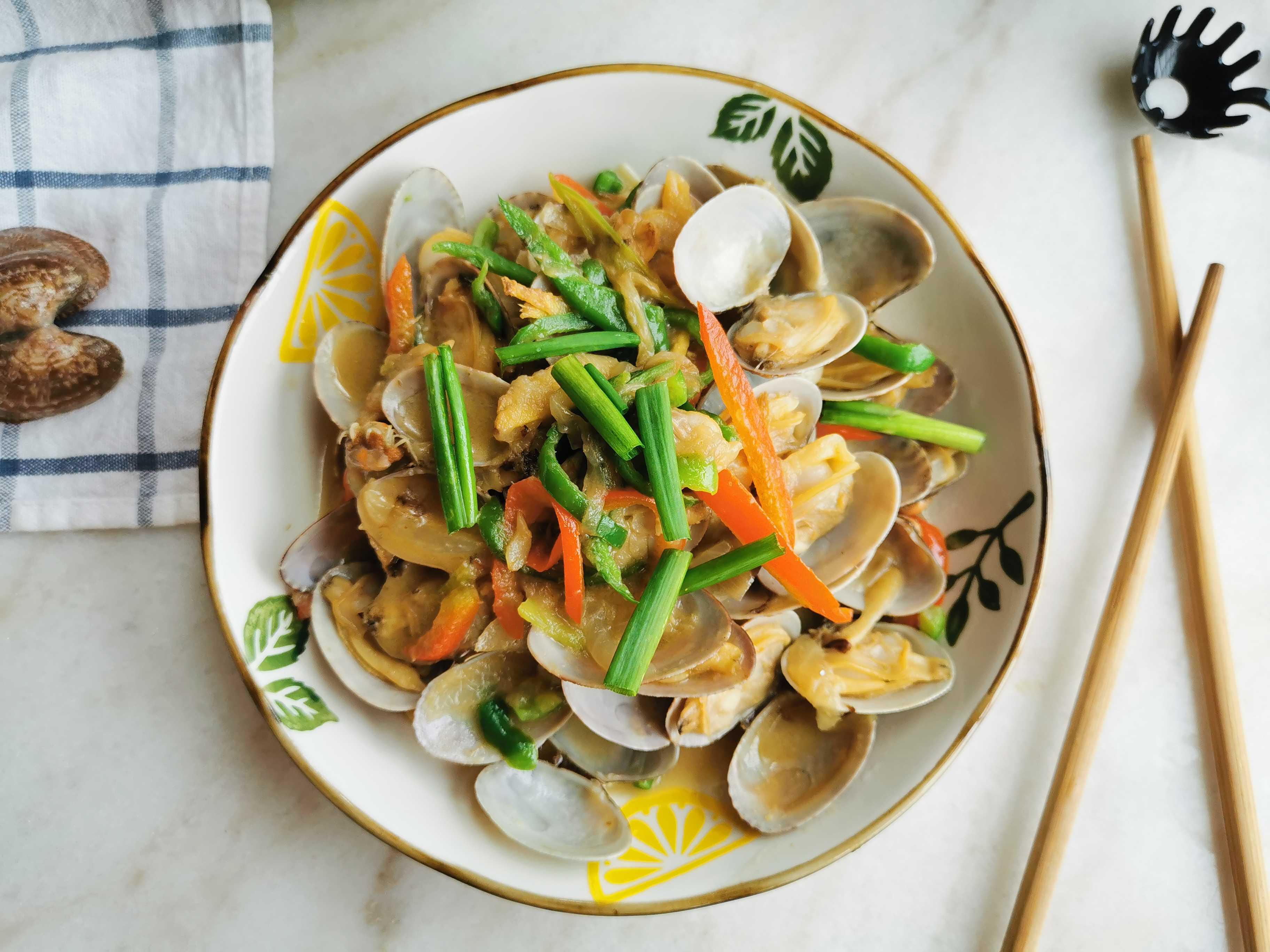 爆炒花甲的做法-家常味炒菜譜