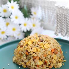 這款蛋炒飯，長(zhǎng)相與味兒并存，不害怕小孩子不愛吃飯了的作法-家常味燒菜譜