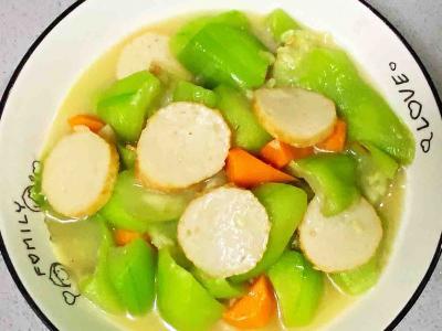 孕婦食譜炒絲瓜燴魚餅，甜美味味，色澤艷麗、低脂又營養成分～的作法-咸鮮香燴食譜