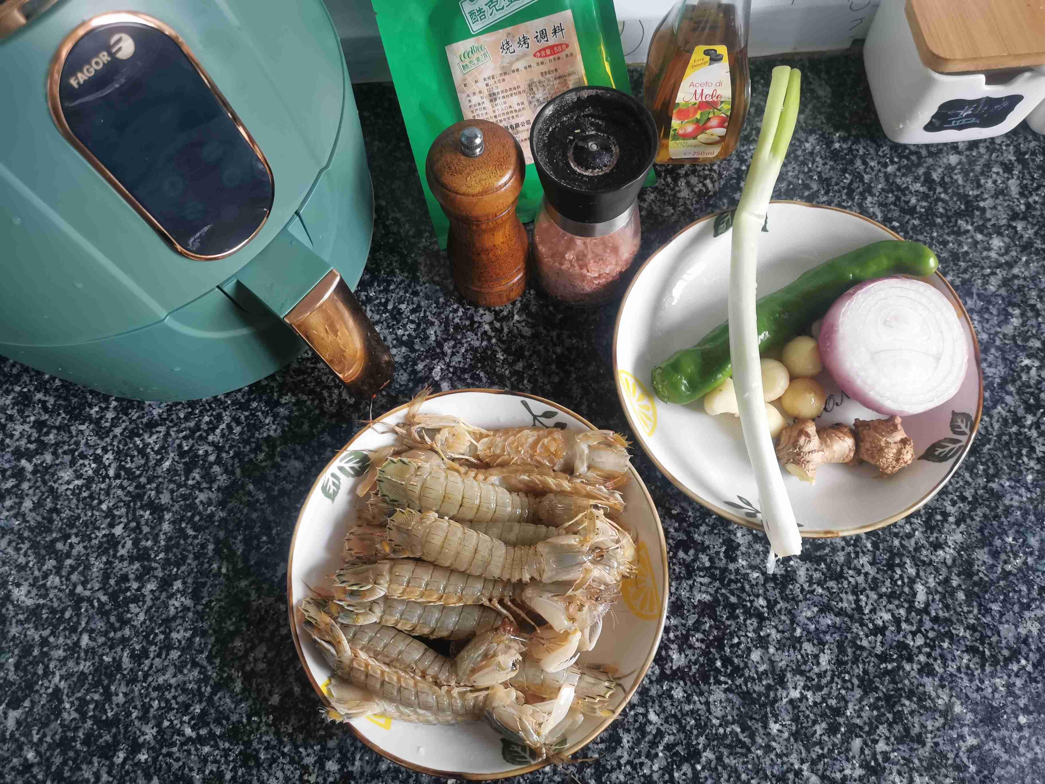 椒鹽皮皮蝦的做法-其它口味炸菜譜