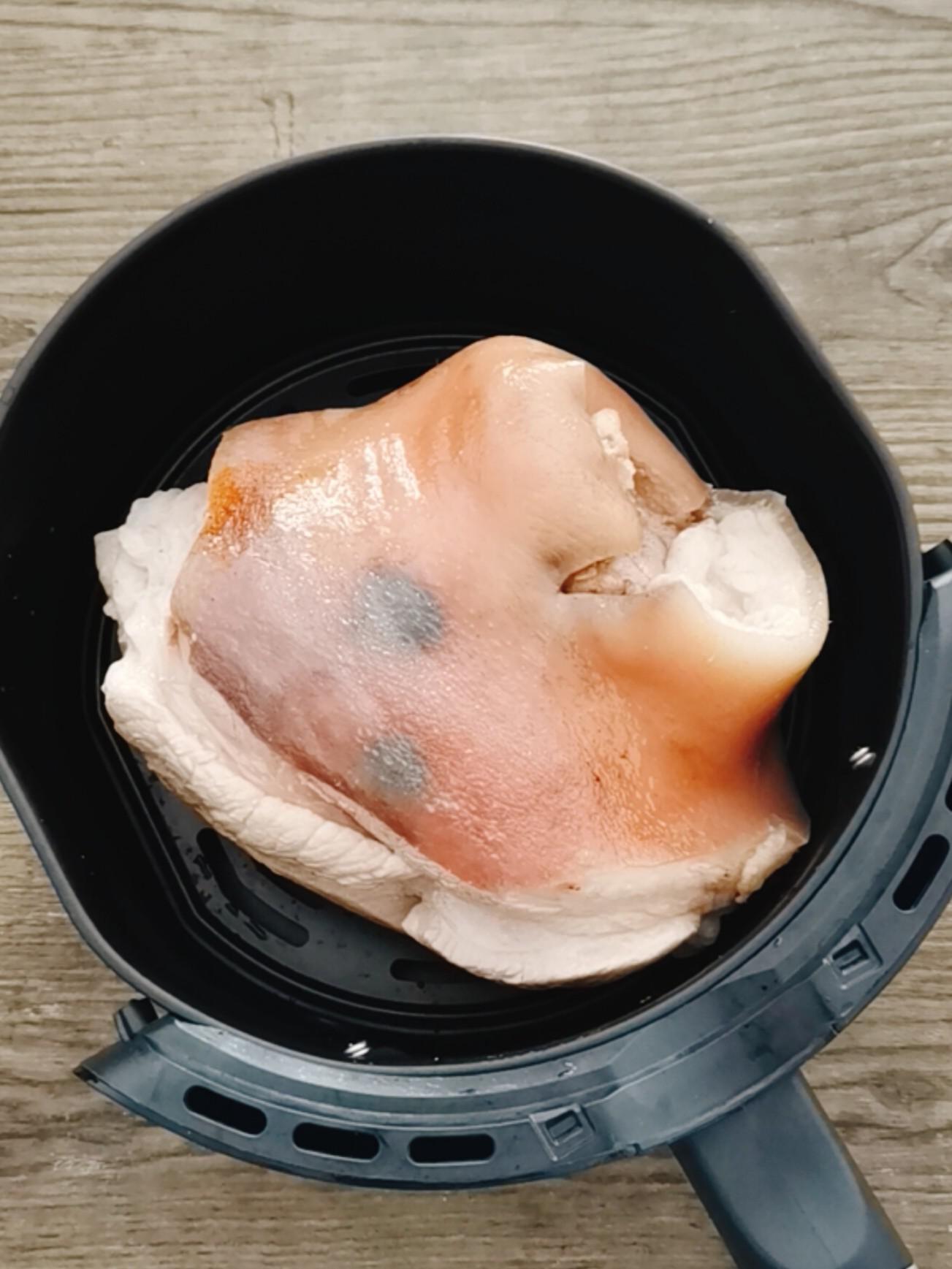 香鹵肘子的做法-咸鮮味鹵菜譜