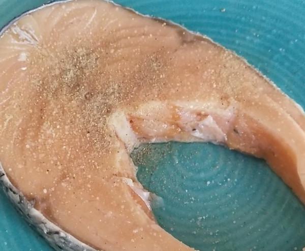 煎三文魚扒的做法-咸鮮味煎菜譜