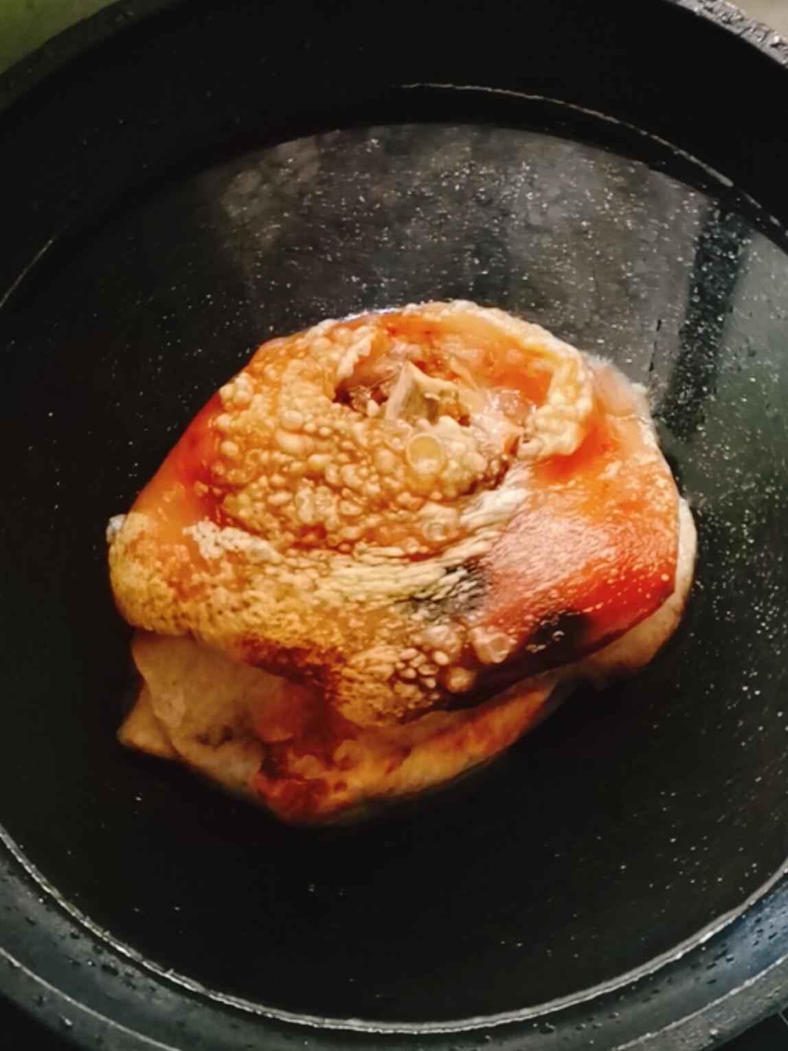 香鹵肘子的做法-咸鮮味鹵菜譜