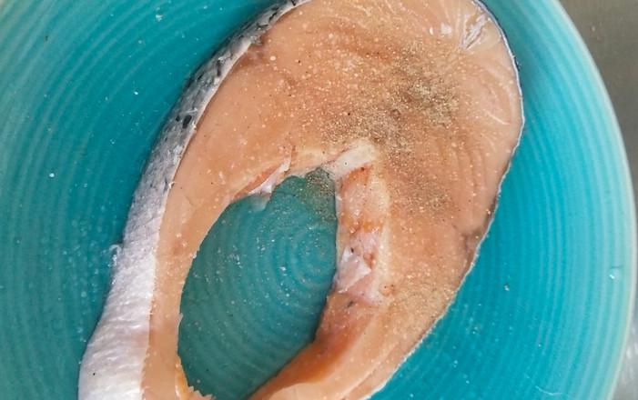 煎三文魚扒的做法-咸鮮味煎菜譜