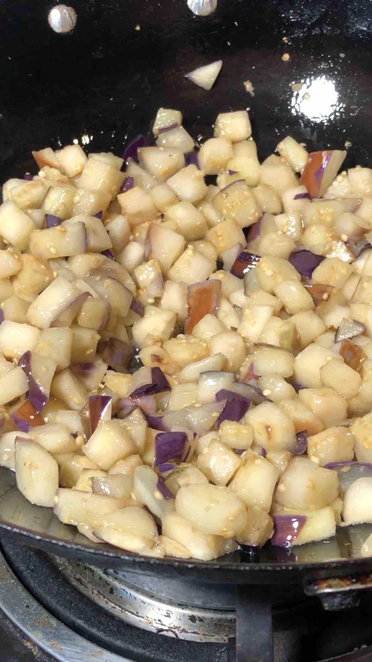 茄子新吃法的做法-家常味炒菜譜