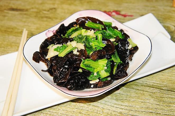 木耳爆炒小白菜的做法-蒜香味炒菜譜